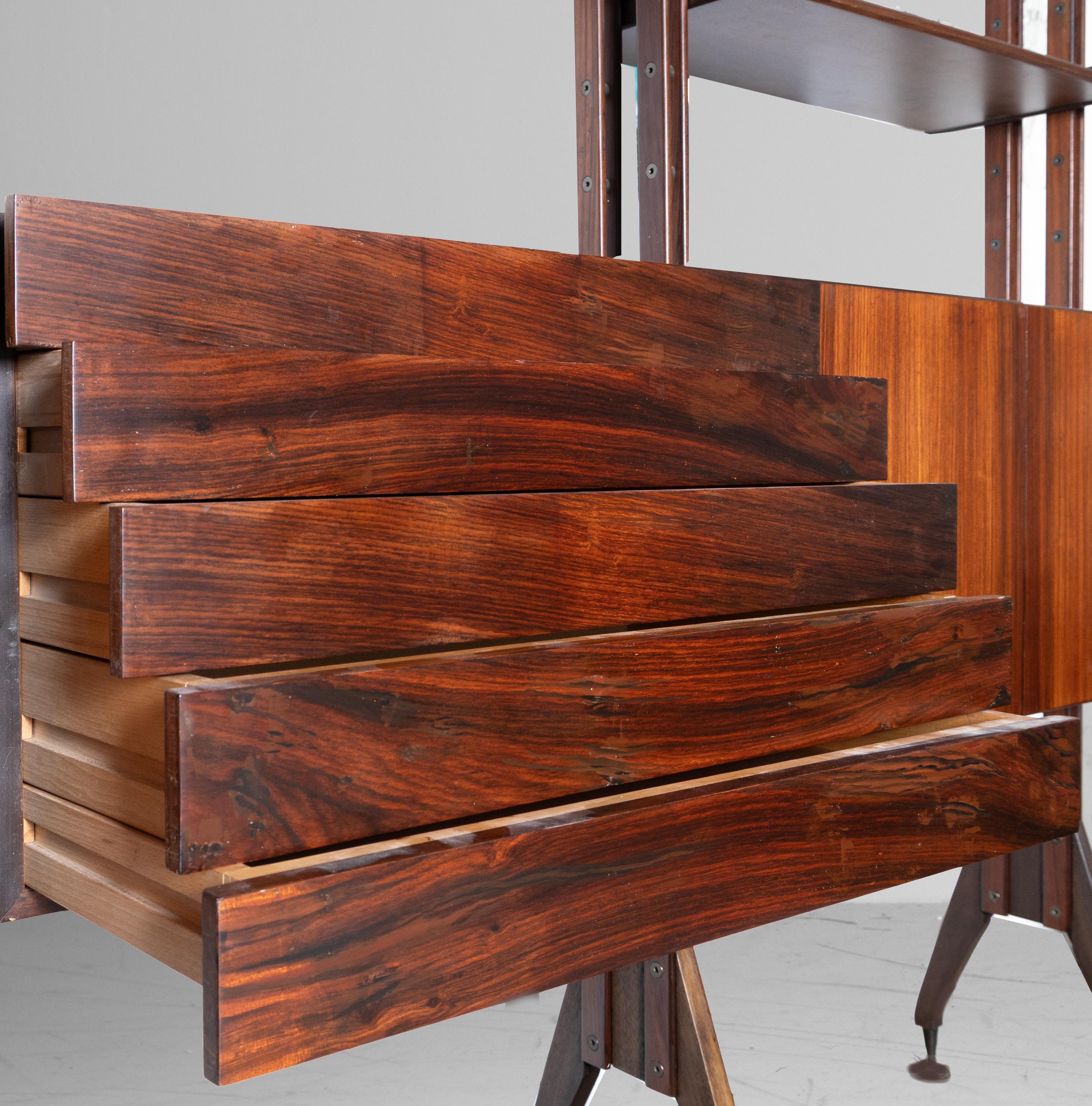 Librería modular con fondo de cielo, Manifattura Italiana, hacia 1960 Madera en venta