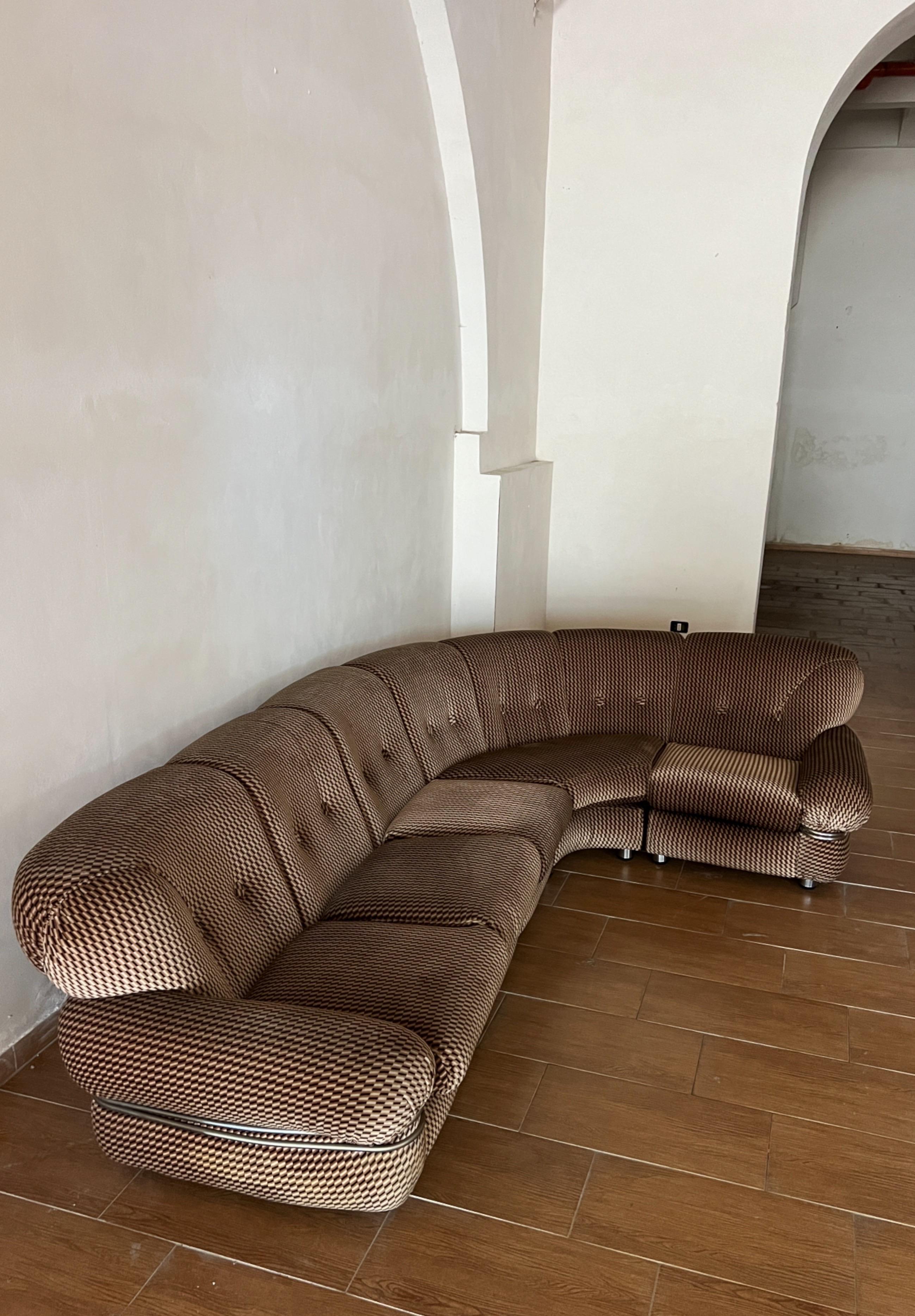 Divano modulare attribuito ad Adriano Piazzesi originale anni '70 in velluto marrone in vendita 3