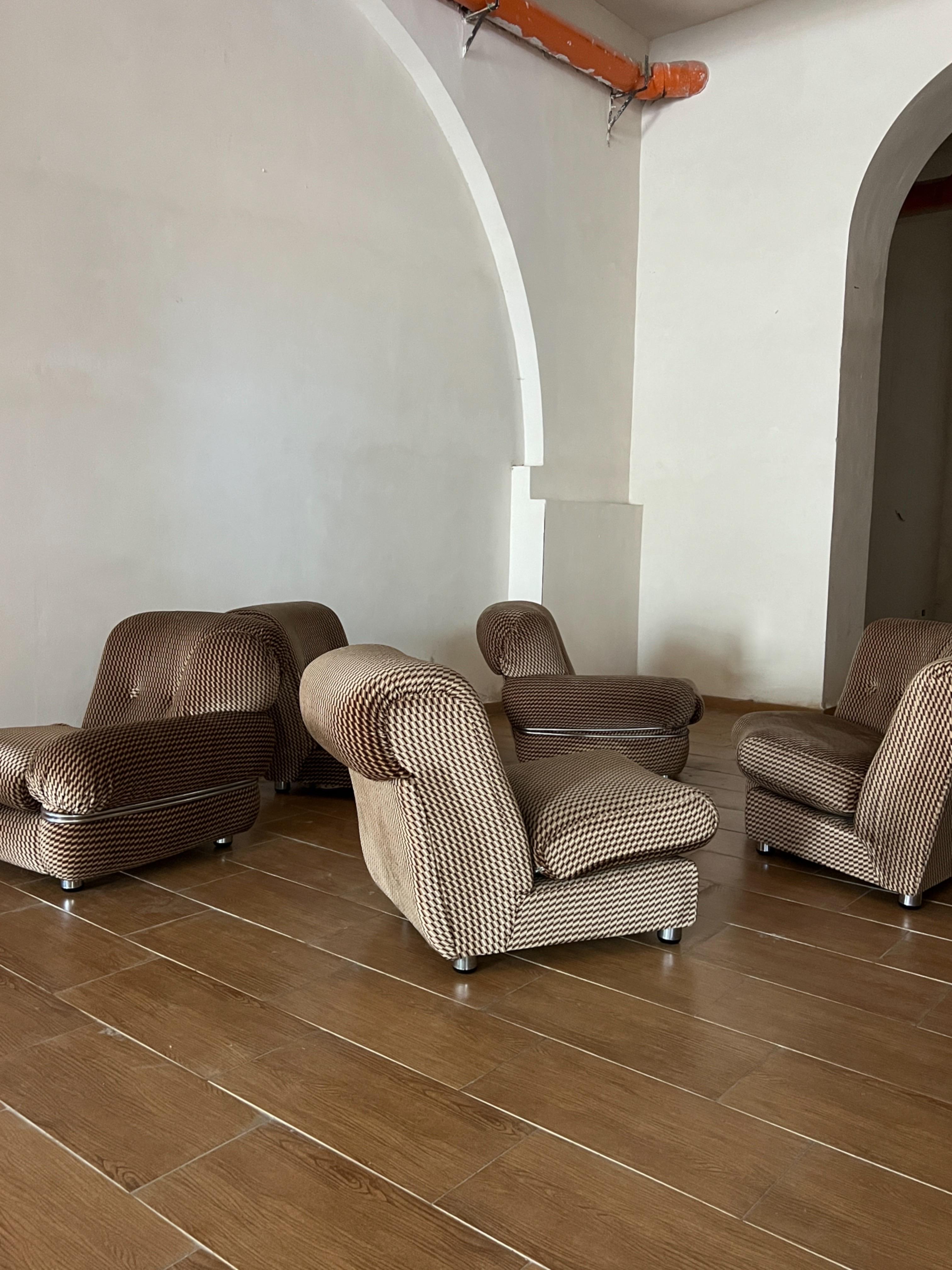 XX secolo Divano modulare attribuito ad Adriano Piazzesi originale anni '70 in velluto marrone in vendita