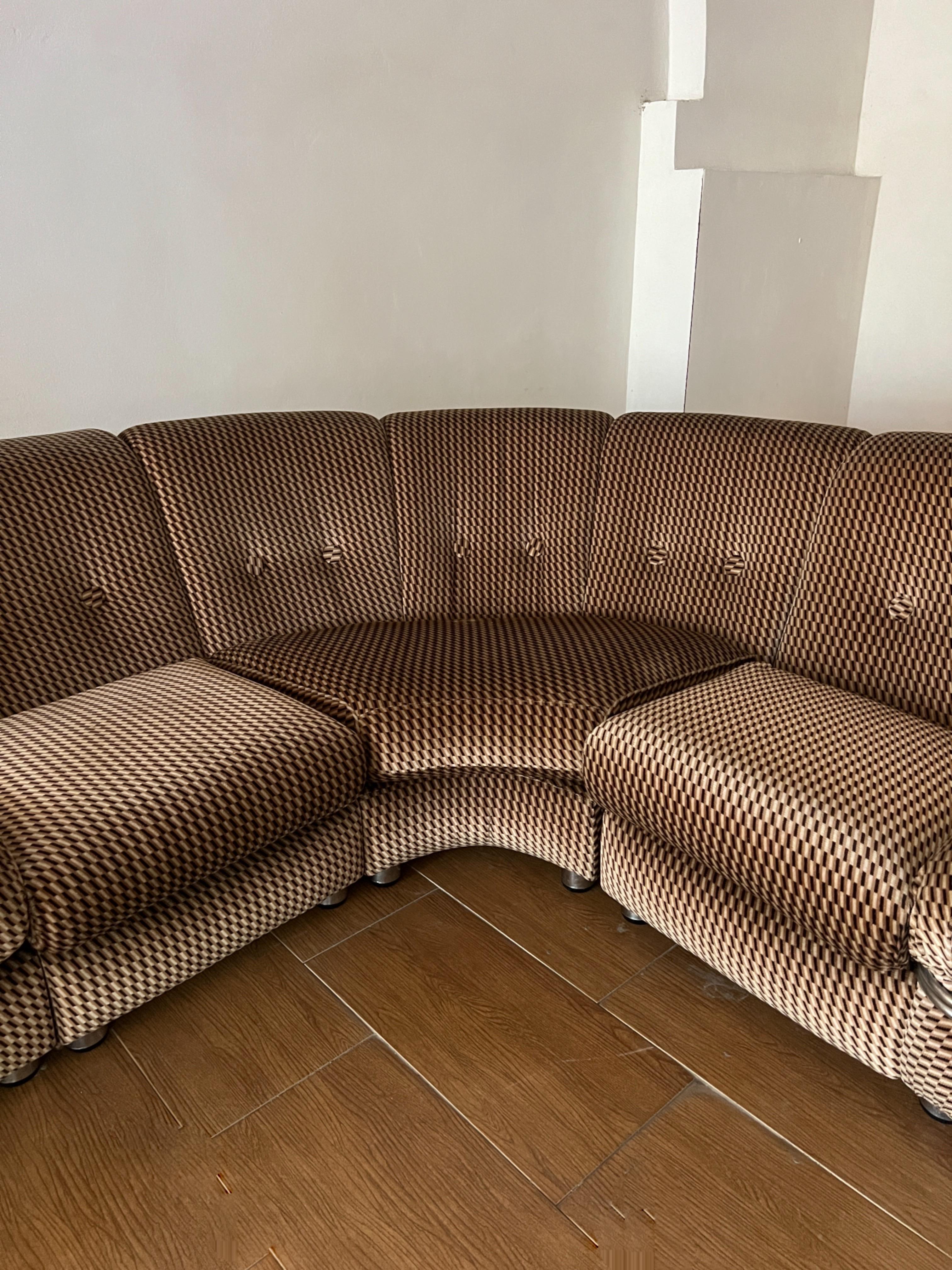 Divano modulare attribuito ad Adriano Piazzesi originale anni '70 in velluto marrone in vendita 1