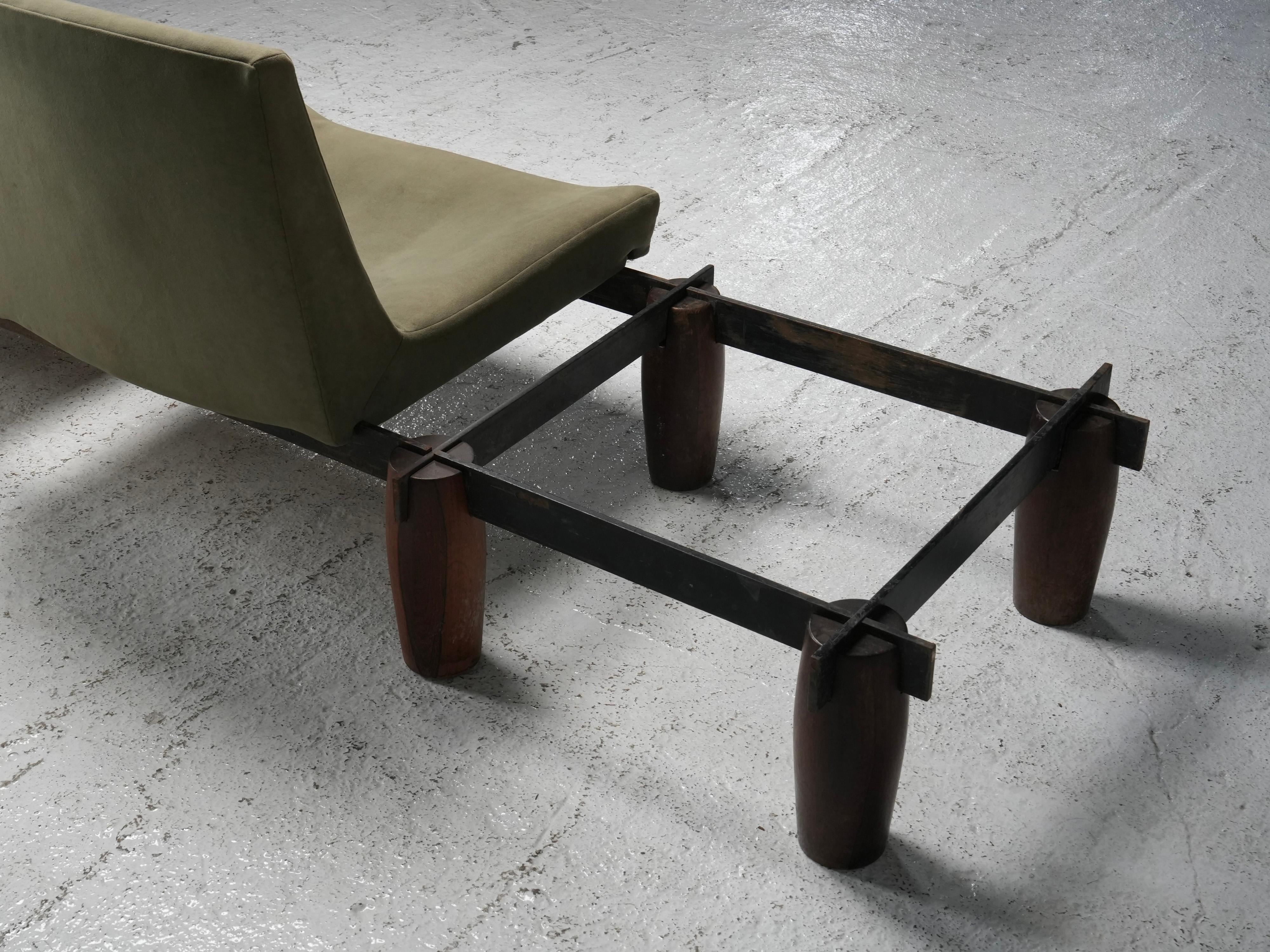 Brasiliano Divano modulare di Jorge Zalszupin in legno duro, acciaio e tessuto, Brasile, anni '60 in vendita