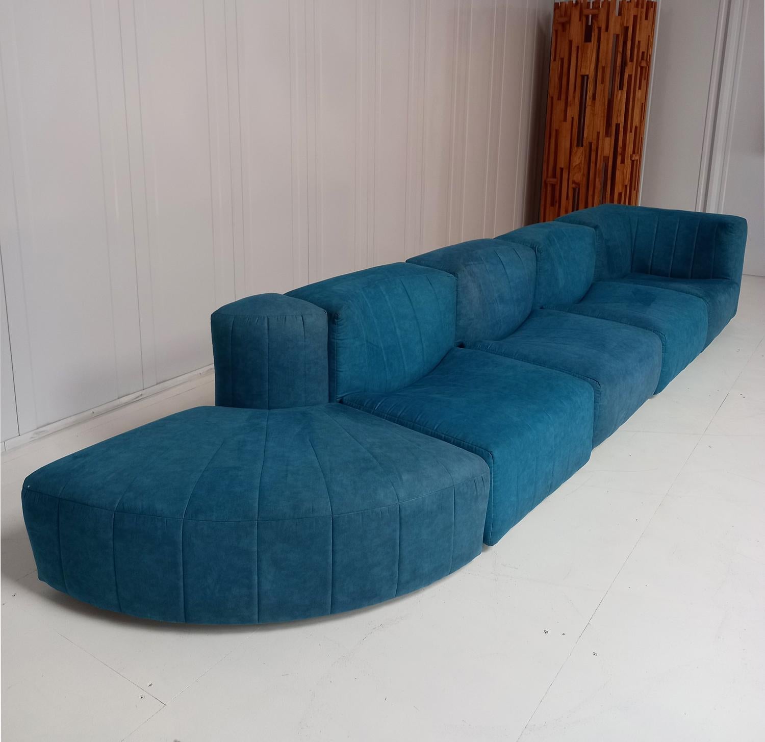 Modular sofa, designed by Tito Agnoli 1969, for Artflex.
A compact, rounded seating system that allows the creation of many configurations. A modern design. Created in the late 60s. 
The set includes five modular pieces which may be combined in