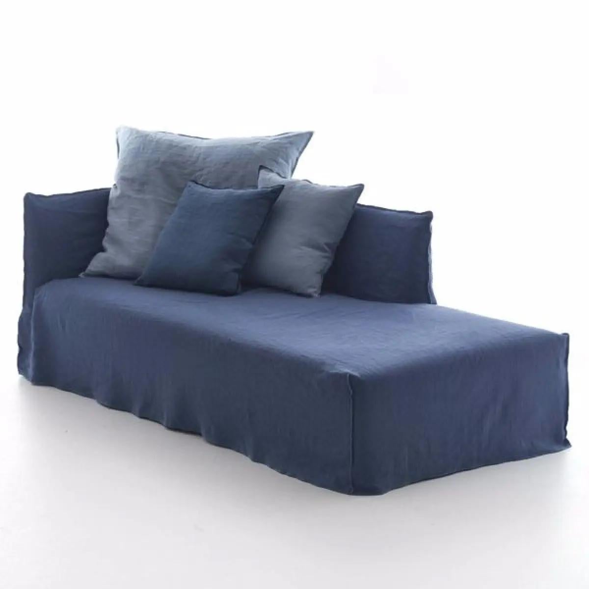 Gervasoni Ghost 30 L-R – Modular Sofa
Design: Paola Navone

Modular Ghost 30 L-R chaise sofa features a comfortable, fully padded structure with a removable cover in Linum fabric – Royal Blue (Category C). The sofa is available with the armrest on