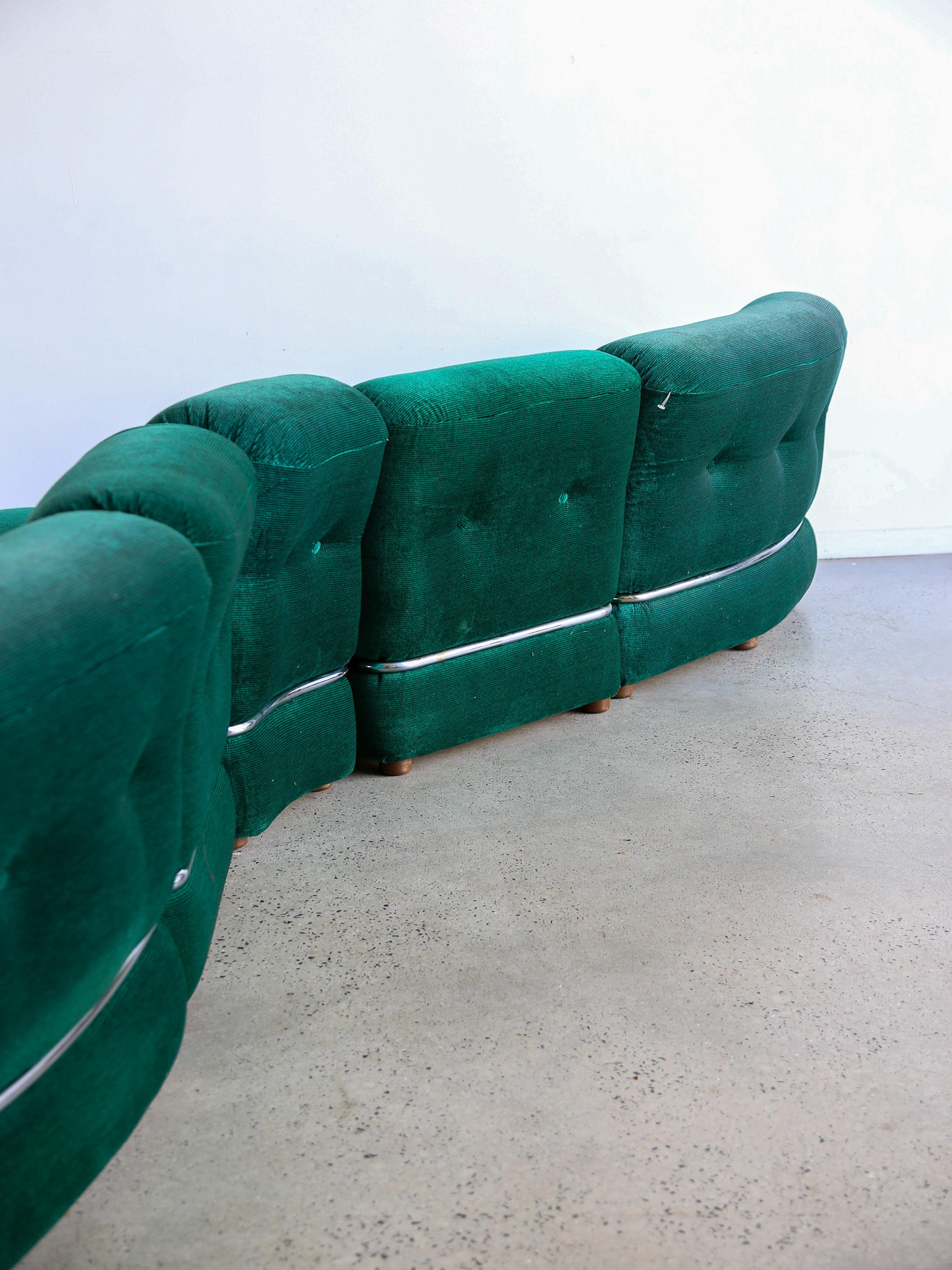 Mid-Century Modern Canapé modulaire vert émeraude avec cadre chromé Adriano Piazzesi en vente