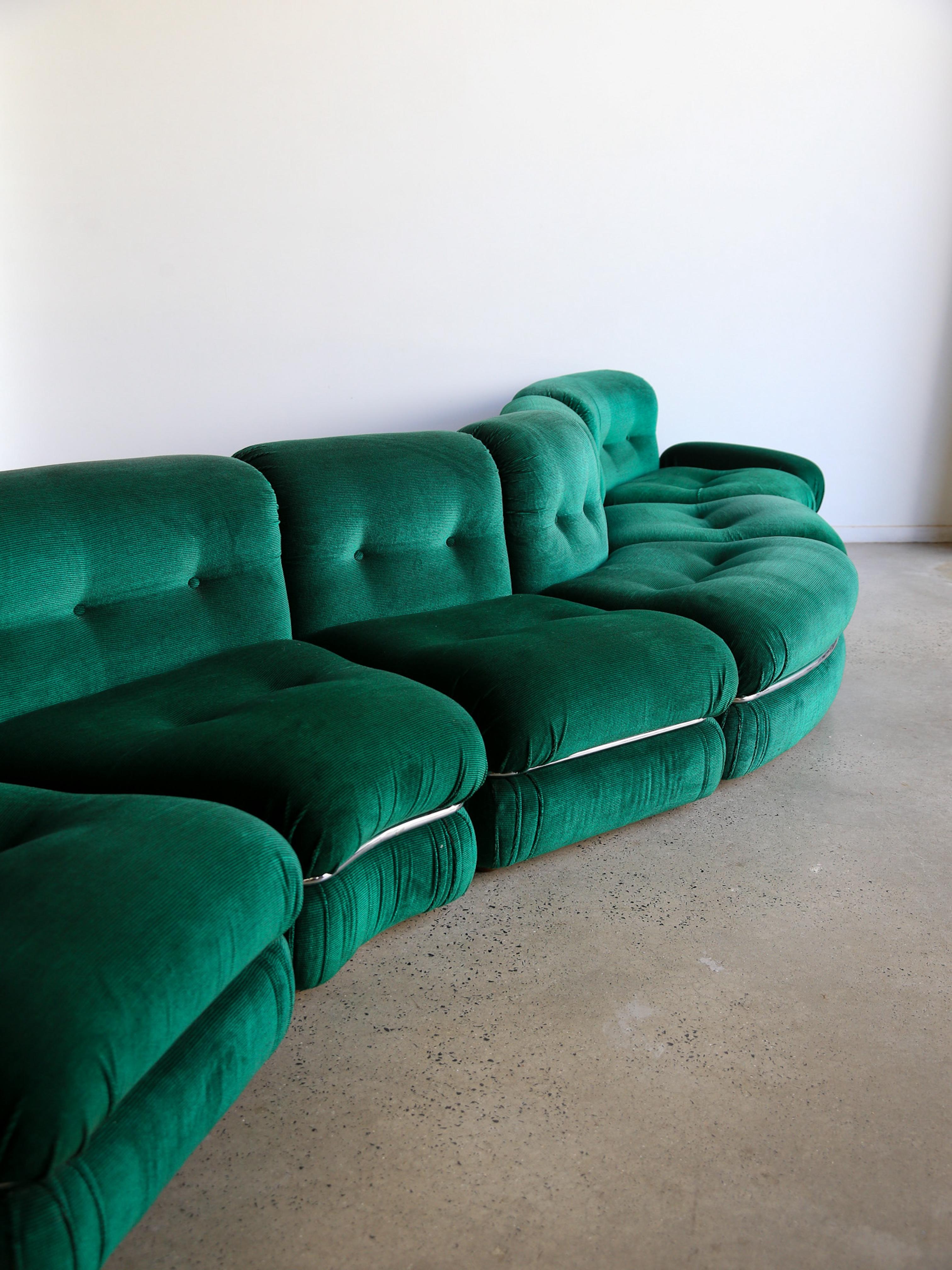 Canapé modulaire vert émeraude avec cadre chromé Adriano Piazzesi en vente 2