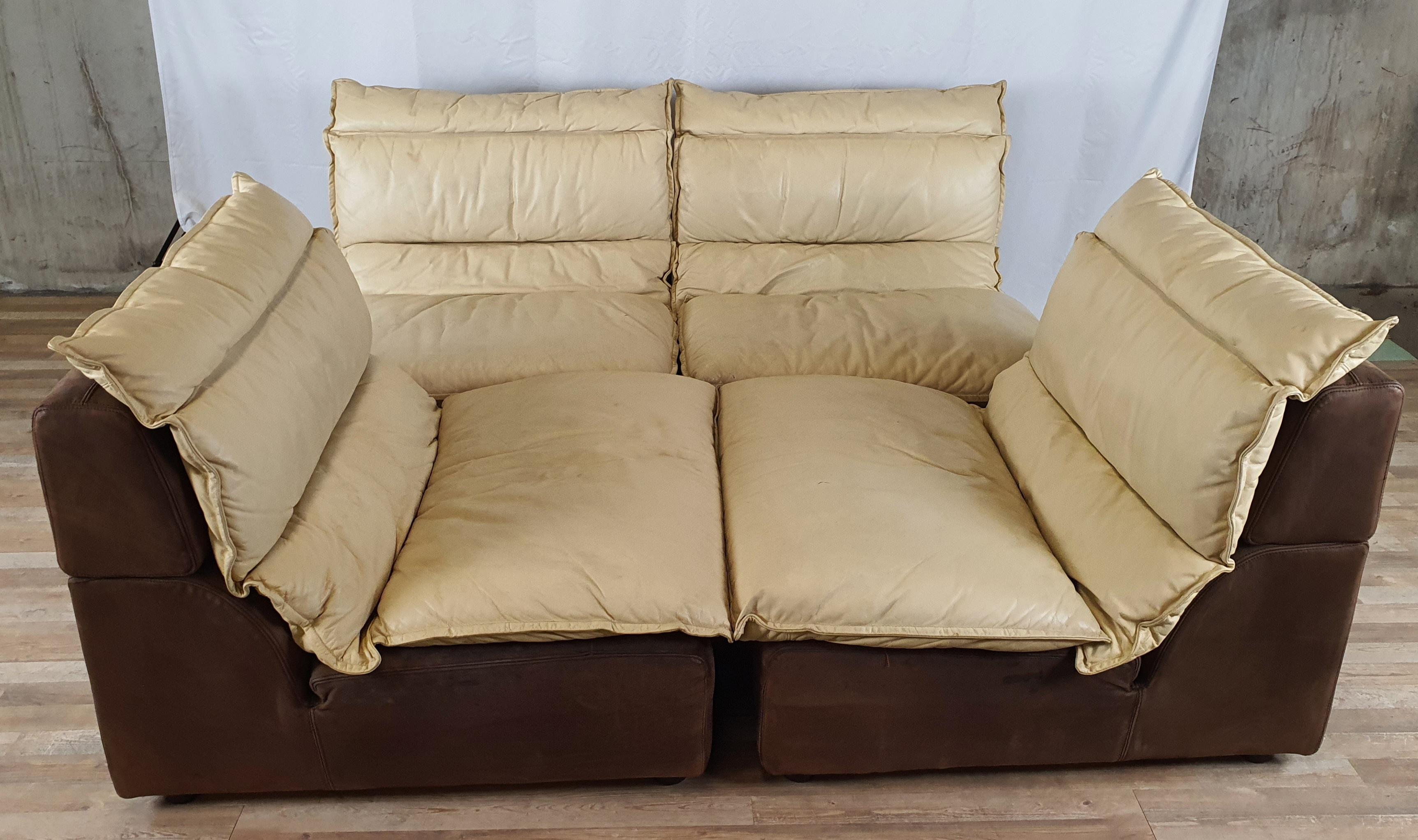 Vintage 70s modular sofa formed by a set of four large and comfortable seats, Italian production in leather and suede.
Fine and elegant design, it lends itself to any occasion and in any furnishing context, from Vintage to Antique.
The four