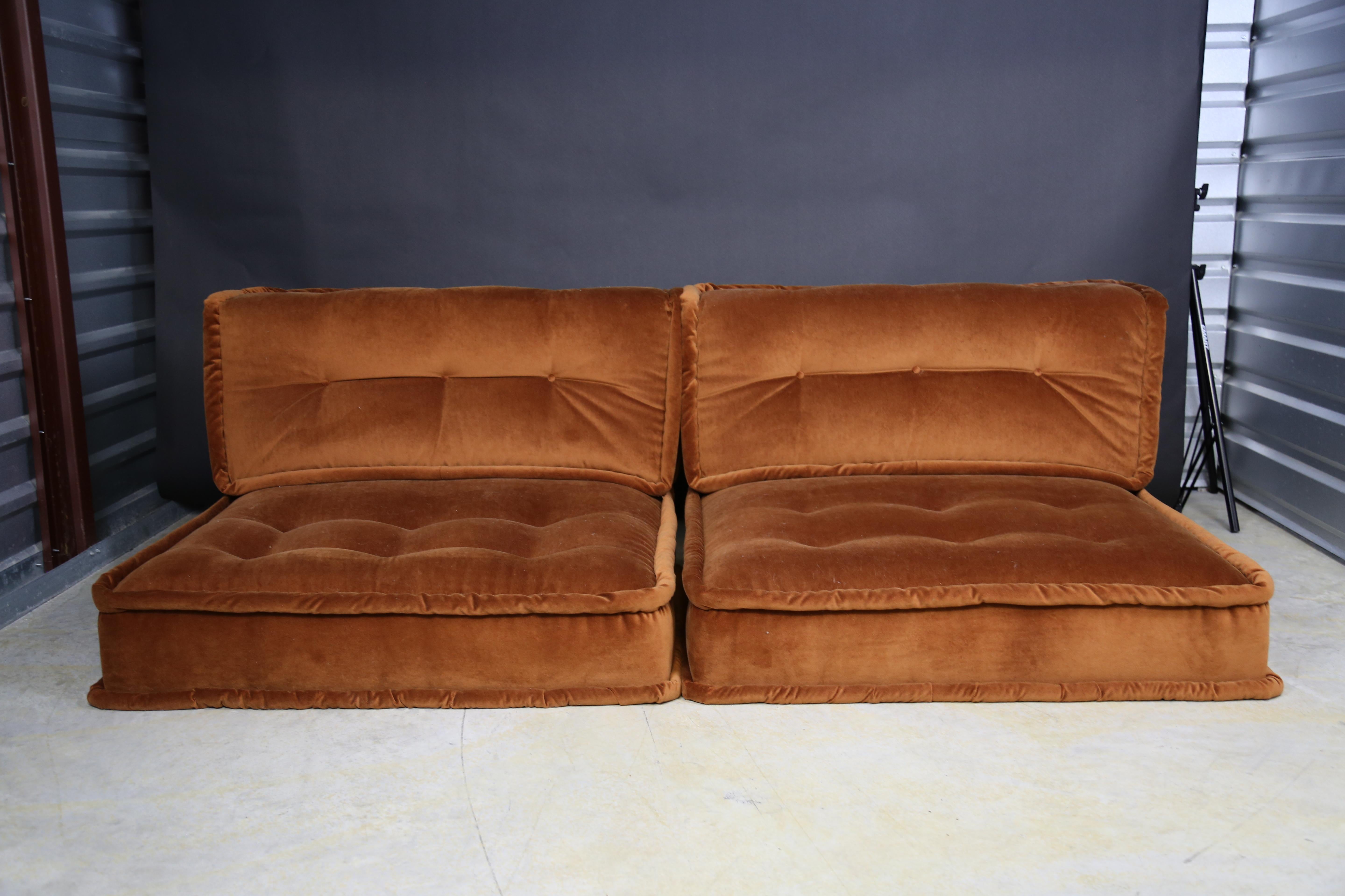American Modular sofa in the style of Le Mah Jong