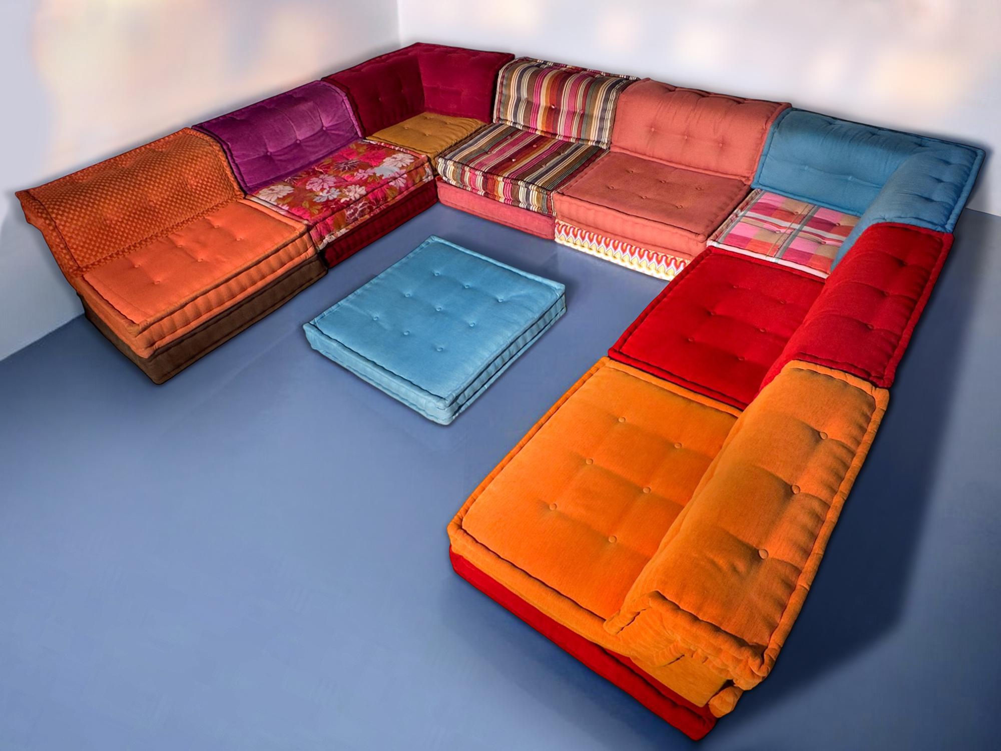 Indulge in the epitome of luxury with the original Mah Jong sofa, adorned with high-quality fabrics with different textures and patterns, designed by Kenzo Takada as well as Missoni, exclusively for Roche Bobois.

This set has been maintained in