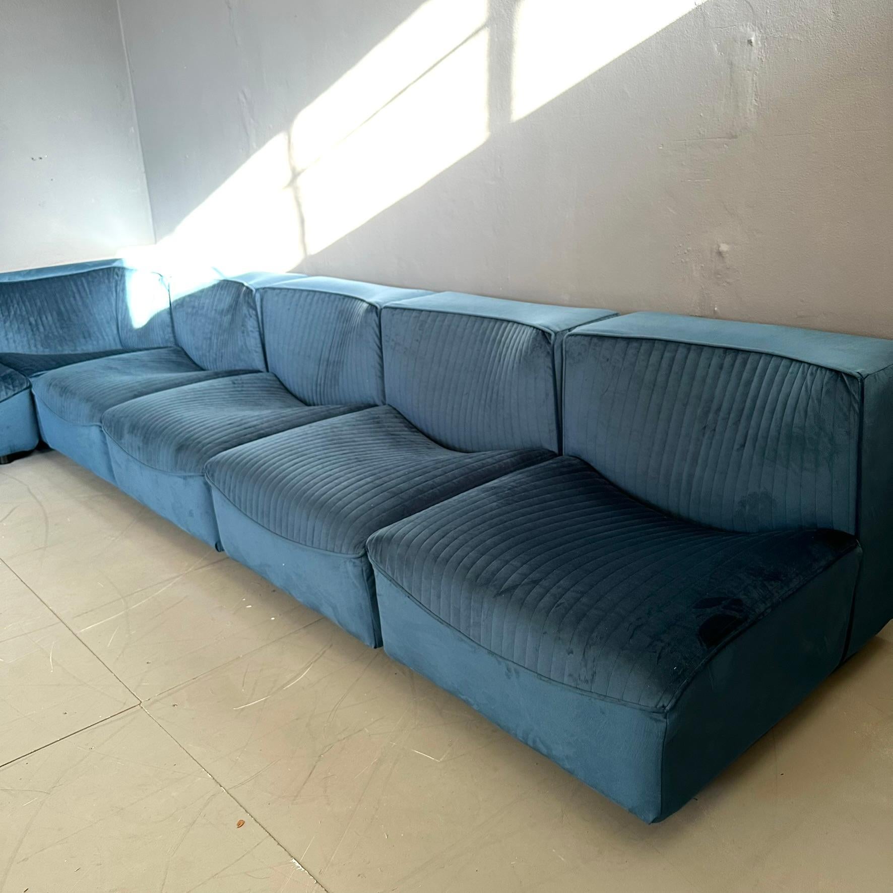 Italian Modular sofa 'Novemila' design by Tito Agnoli for Artflex, 1969, six modules