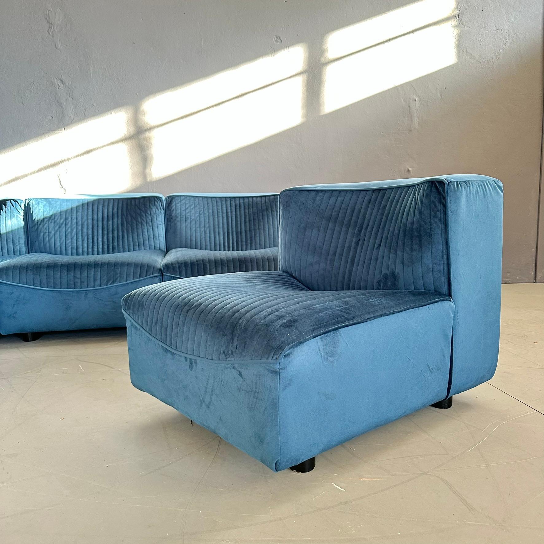 Modular sofa 'Novemila' design by Tito Agnoli for Artflex, 1969, six modules 1