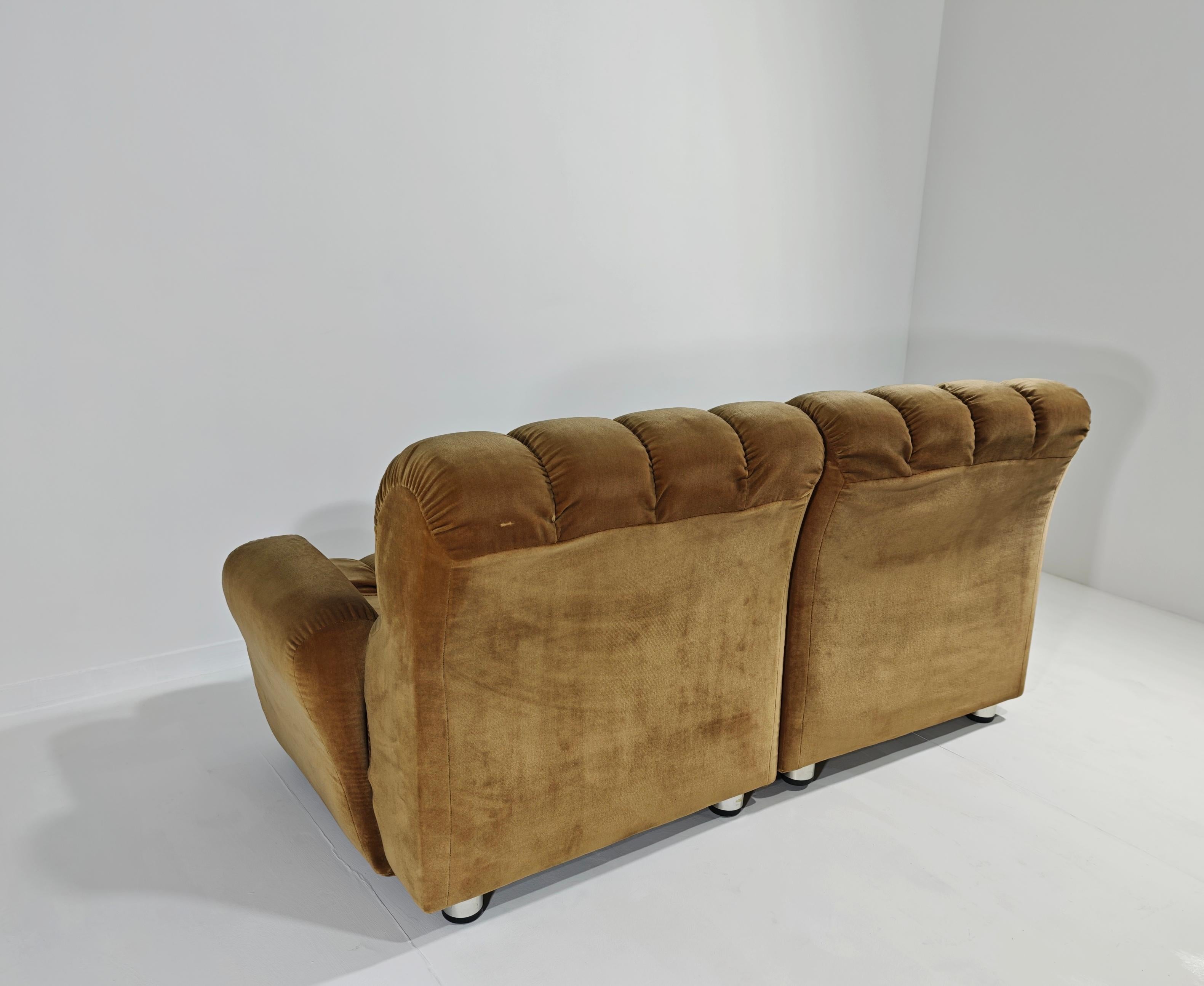 Ensemble de deux canapés modulaires en velours design moderne mi-siècle, Italie, 1970 en vente 5