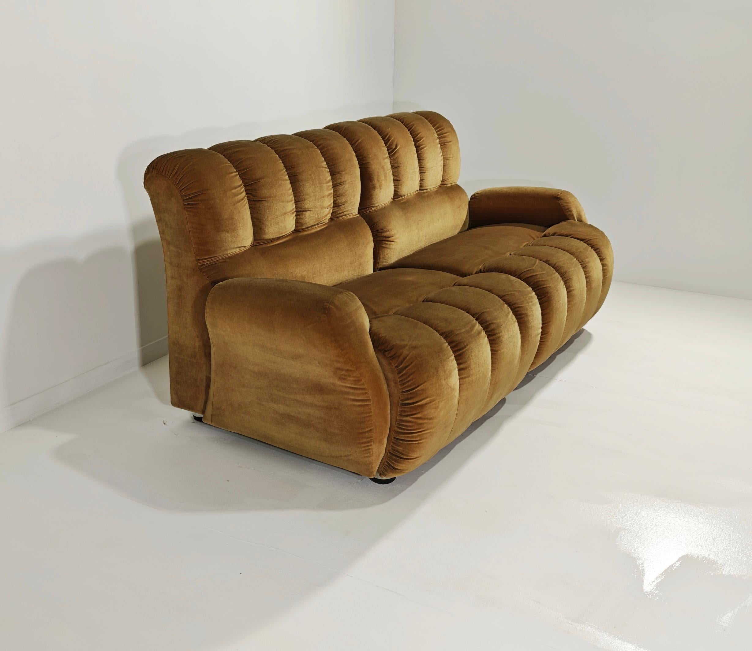 Ensemble de deux canapés modulaires en velours design moderne mi-siècle, Italie, 1970 en vente 8