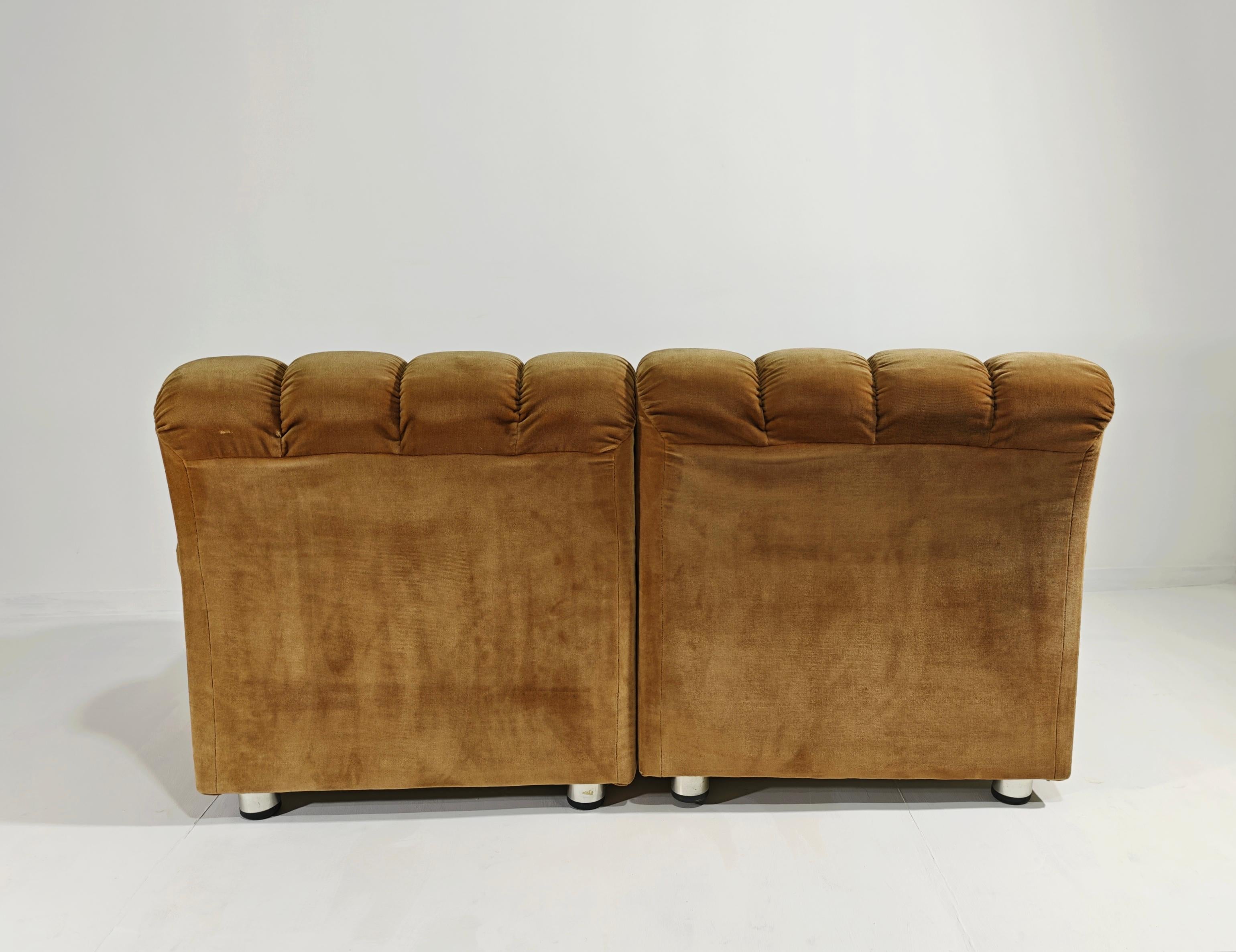 Ensemble de deux canapés modulaires en velours design moderne mi-siècle, Italie, 1970 Bon état - En vente à Palermo, IT