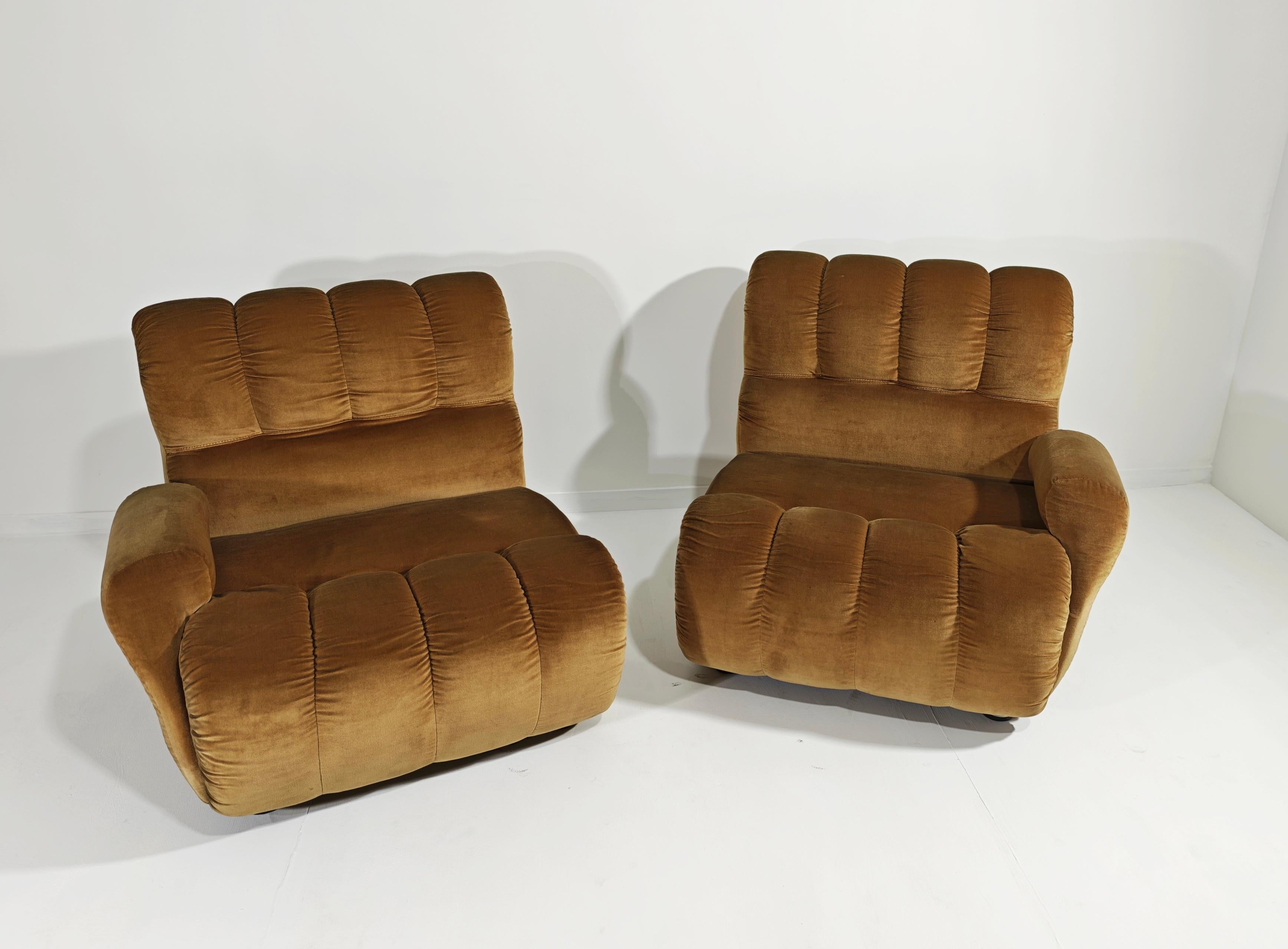 Ensemble de deux canapés modulaires en velours design moderne mi-siècle, Italie, 1970 en vente 2