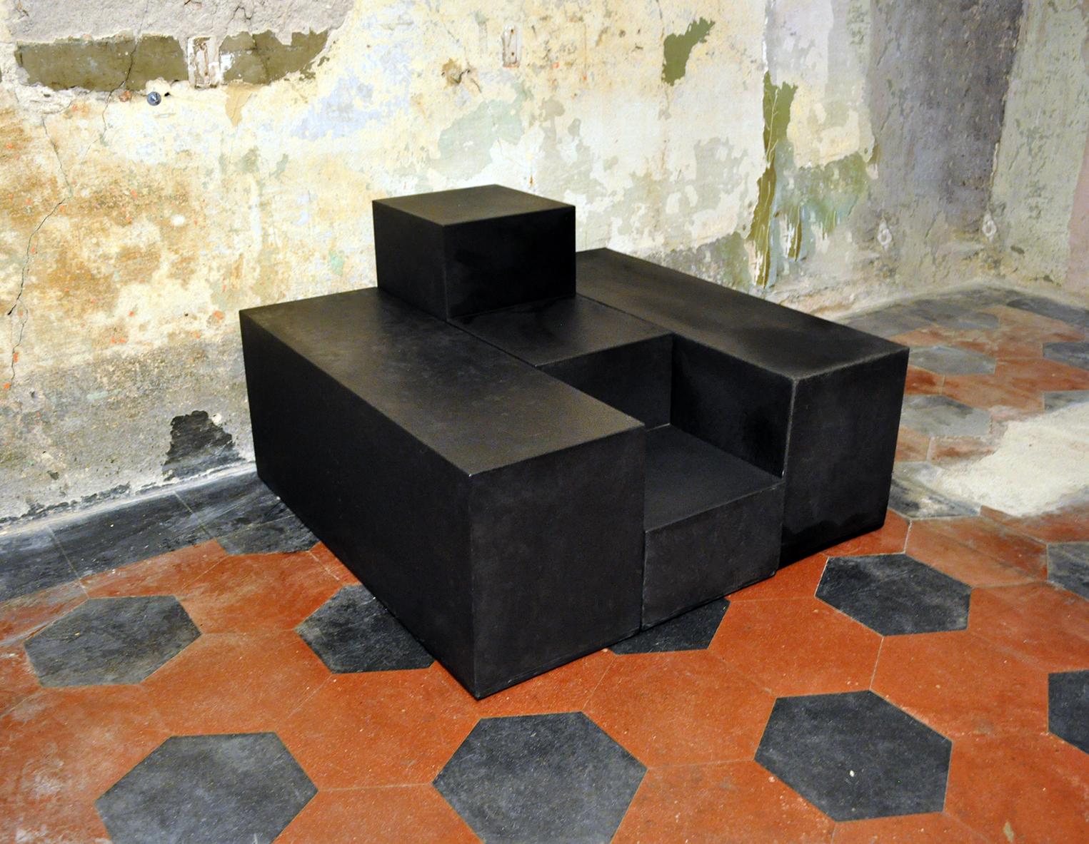 Modular sofa tables in pressed sponge.
Model: Gli Scacchi
Designer: Mario Bellini
Manufacturer: B&B Italia
1960s
Measures cm: 30 x 90 x 55
cm 30 x 90 x 37.