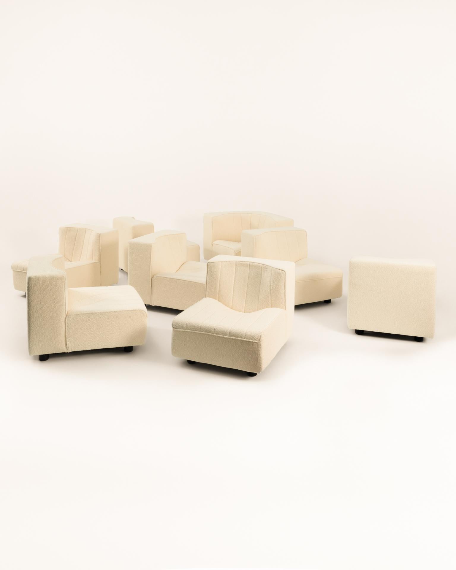 Novemila modular sofa by Tito Agnoli, Arflex edition - Italy 1969.

Set of 8 modules, including a corner module. Fully reupholstered in a sherpa fabric from Lelièvre Paris.

Dimensions of each module: D80xW64xH61cm - Corner module: C78xD110cm
Total