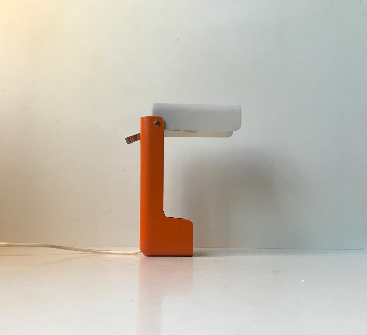 Modular multipurpose orange and white lamp that can be used as a table, wall or even a suspended light. Used as a table lamp it resembles a pelican. This model is from the late 1960s and is called ELL NA 417. It was manufactured and designed by Kreo