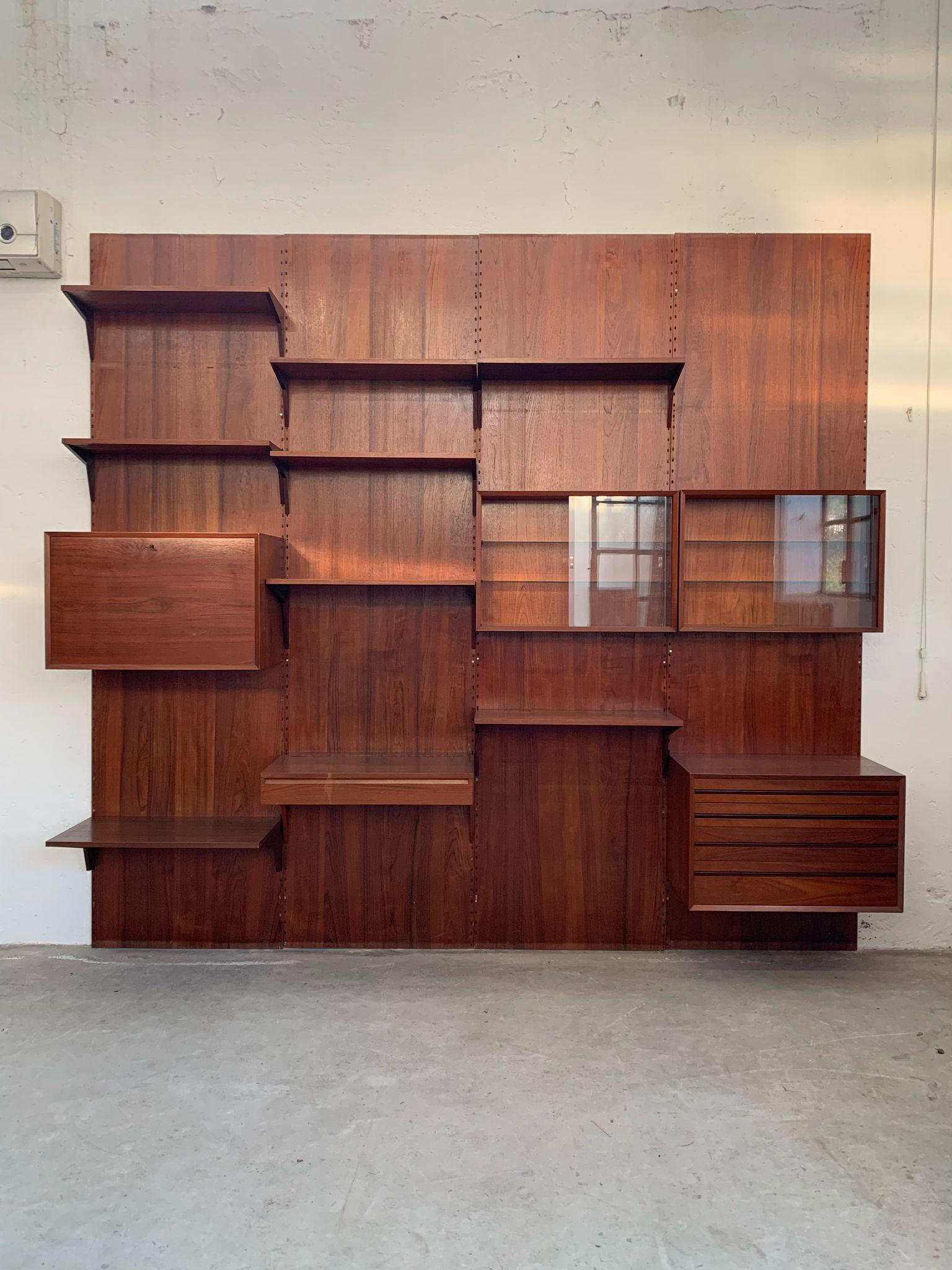 Modular Teak Bookcase, by Poul Cadovius, Denmark, 1960s
Impressive Danish modular teak shelving, reminiscent of Poul Cadovius' iconic modular designs from the 1960s. Bookcase with one storage compartment and nine shelves, a chest of drawers, and two