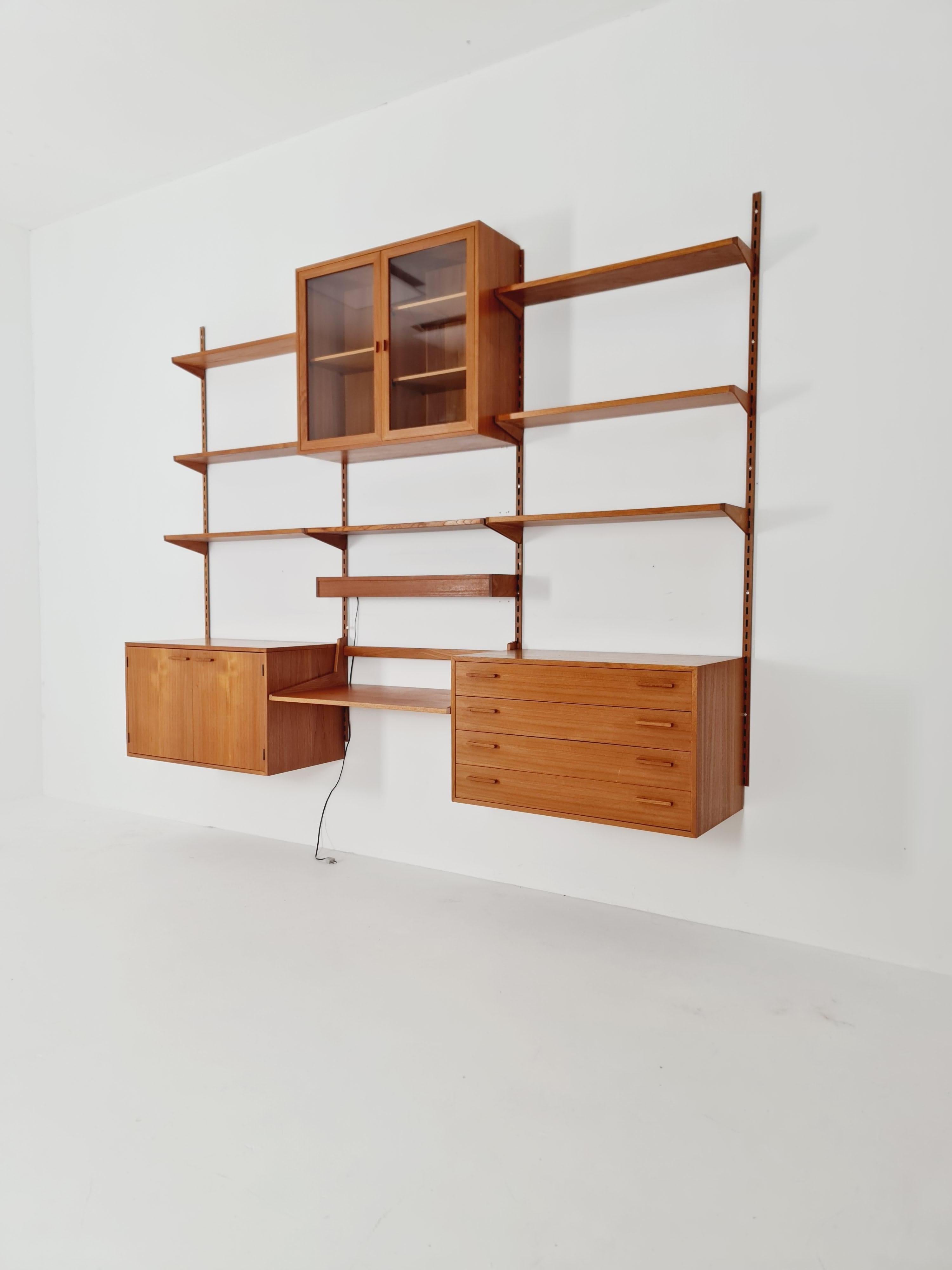 Danish modern modular Teak shelving system by Kai kristansen for FH Möbel , Denmark, 1960

Danish design by F.H Møbler

Design year: 1960s

Dimensions: :  48  D x 260 W x 190  H cm 

It is in mint condition, however, as with all vintage items some