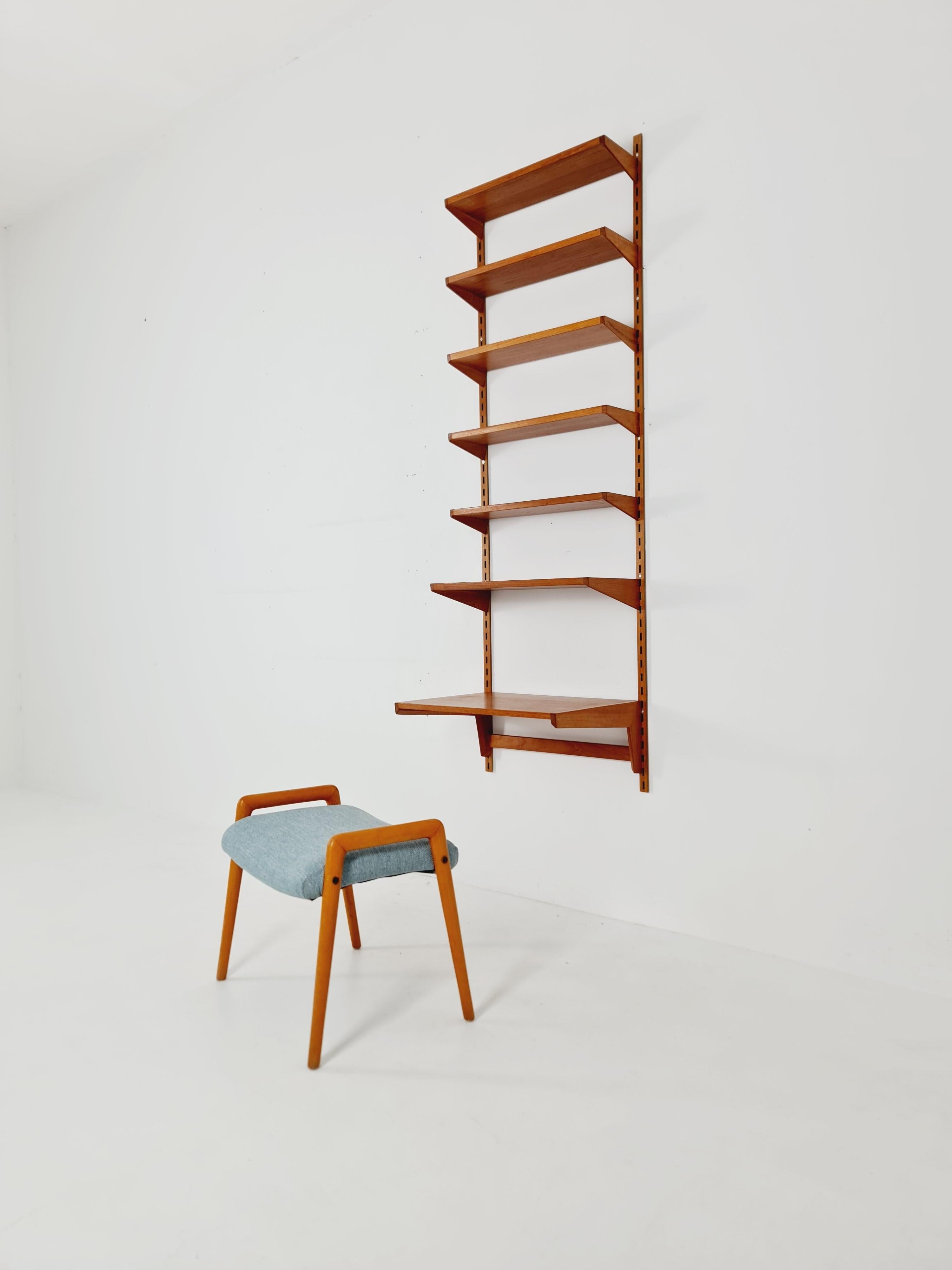 Sistema modulare danese moderno di scaffali in teak di Kai Kai per FH Möbel , Danimarca, 1960

Design danese di F.H. Møbler

Anno di progettazione: 1960s

Dimensioni: :  19-29-46   D. A. x 60 L. x 188 H. cm 

È in ottime condizioni, tuttavia, come