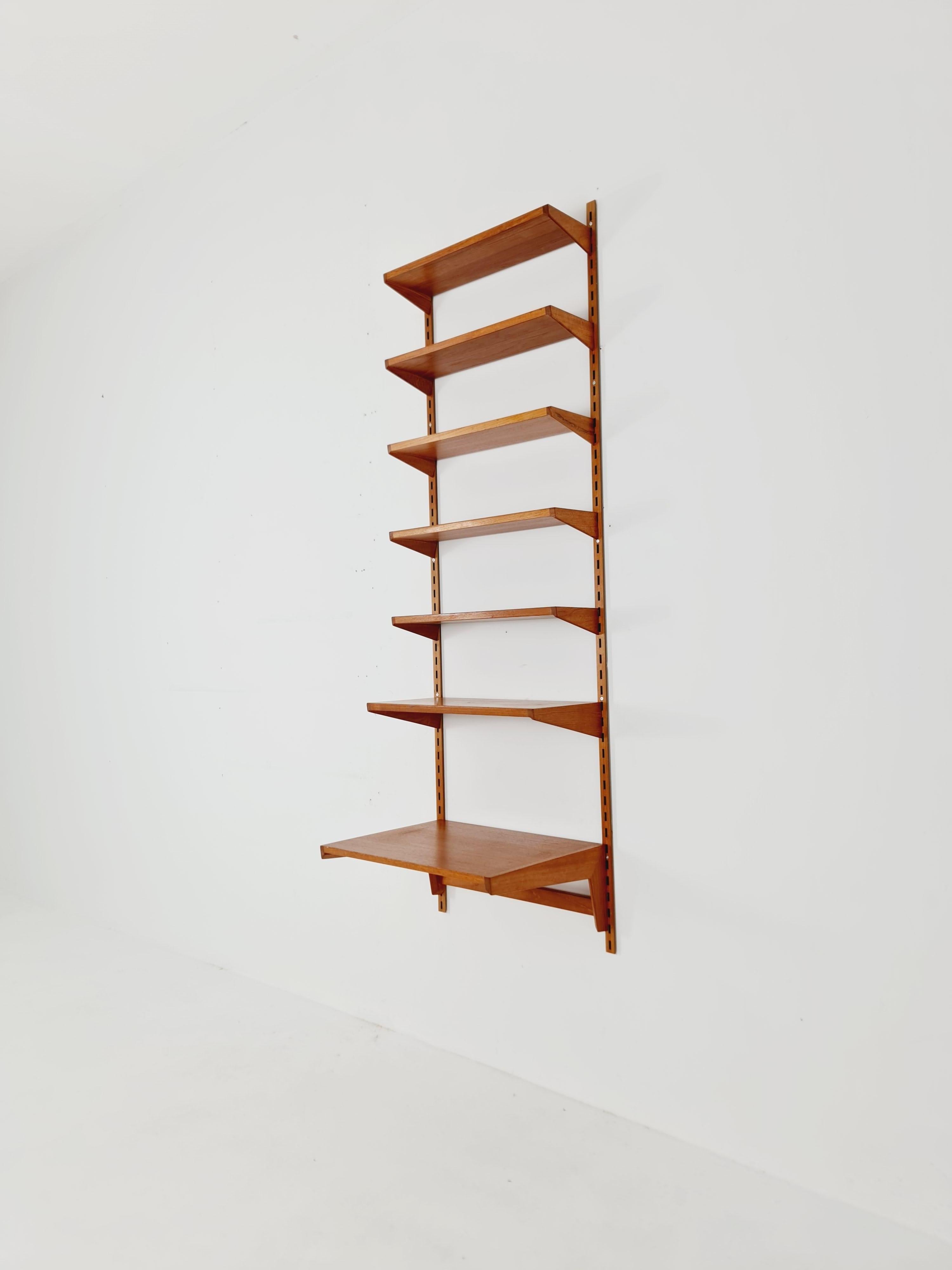 Danese Sistema di scaffali modulari in teak di Kai Kai per FH Möbel , Danimarca, anni '60 in vendita