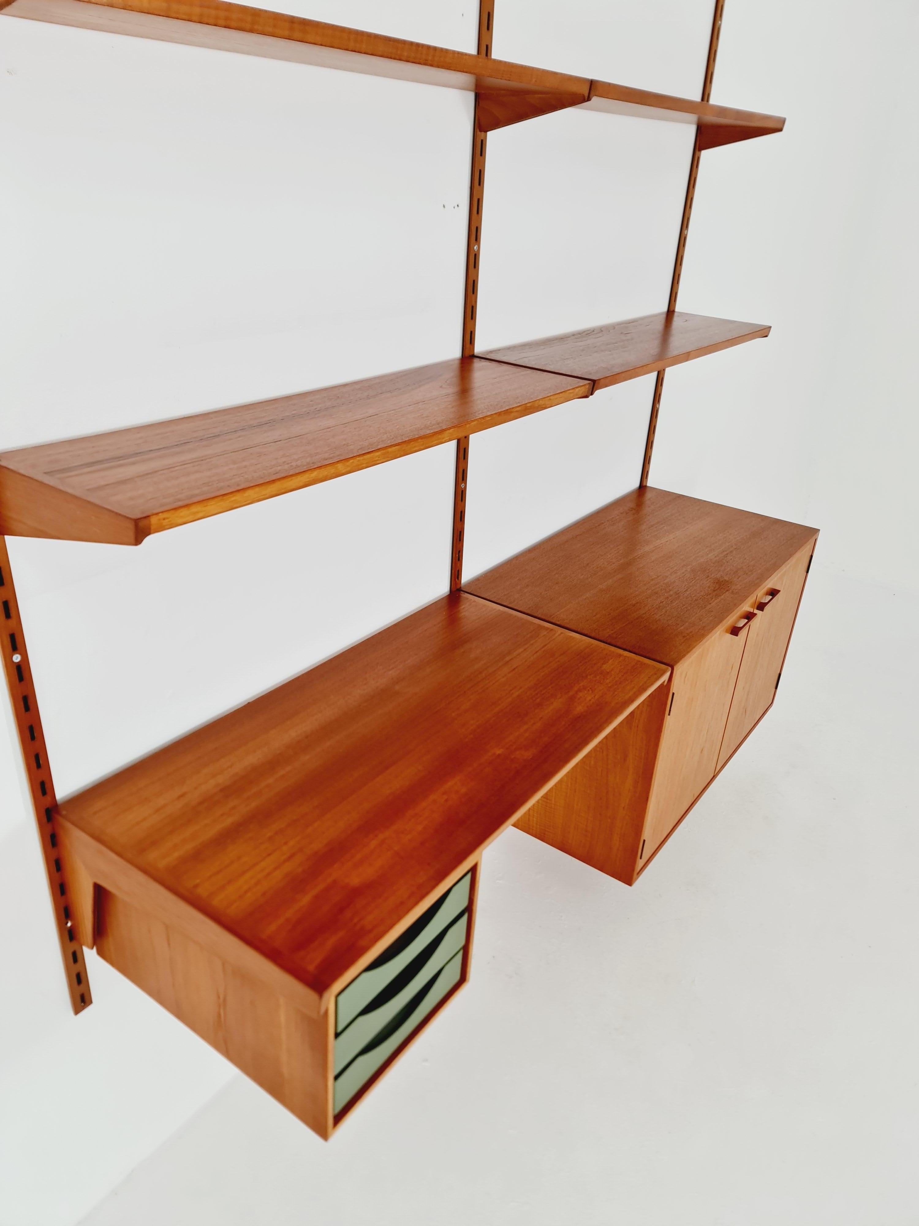 Sistema di scaffali modulari in teak di Kai Kai per FH Möbel , Danimarca, anni '60 In condizioni buone in vendita a Gaggenau, DE