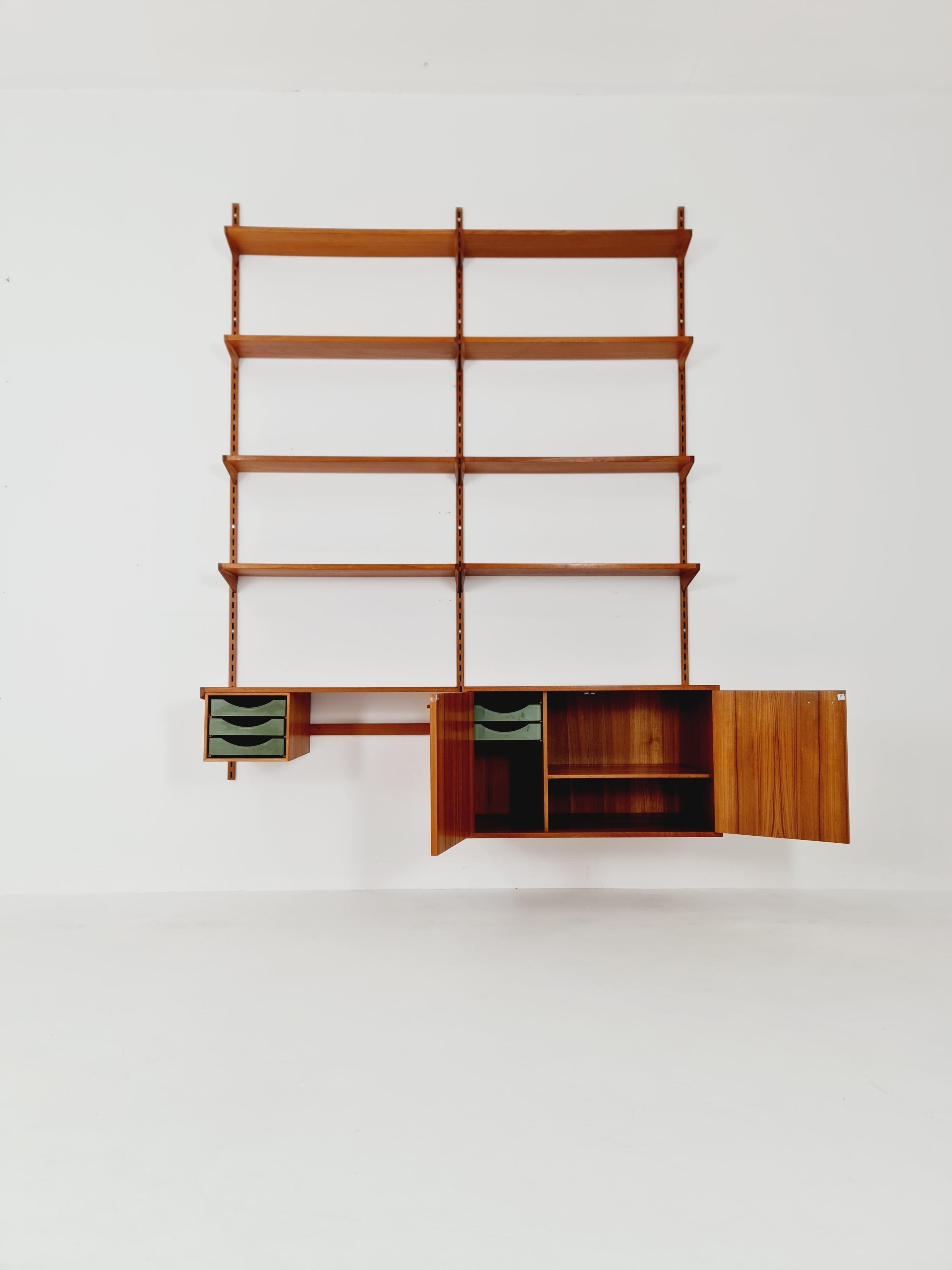 Metà XX secolo Sistema di scaffali modulari in teak di Kai Kai per FH Möbel , Danimarca, anni '60 in vendita