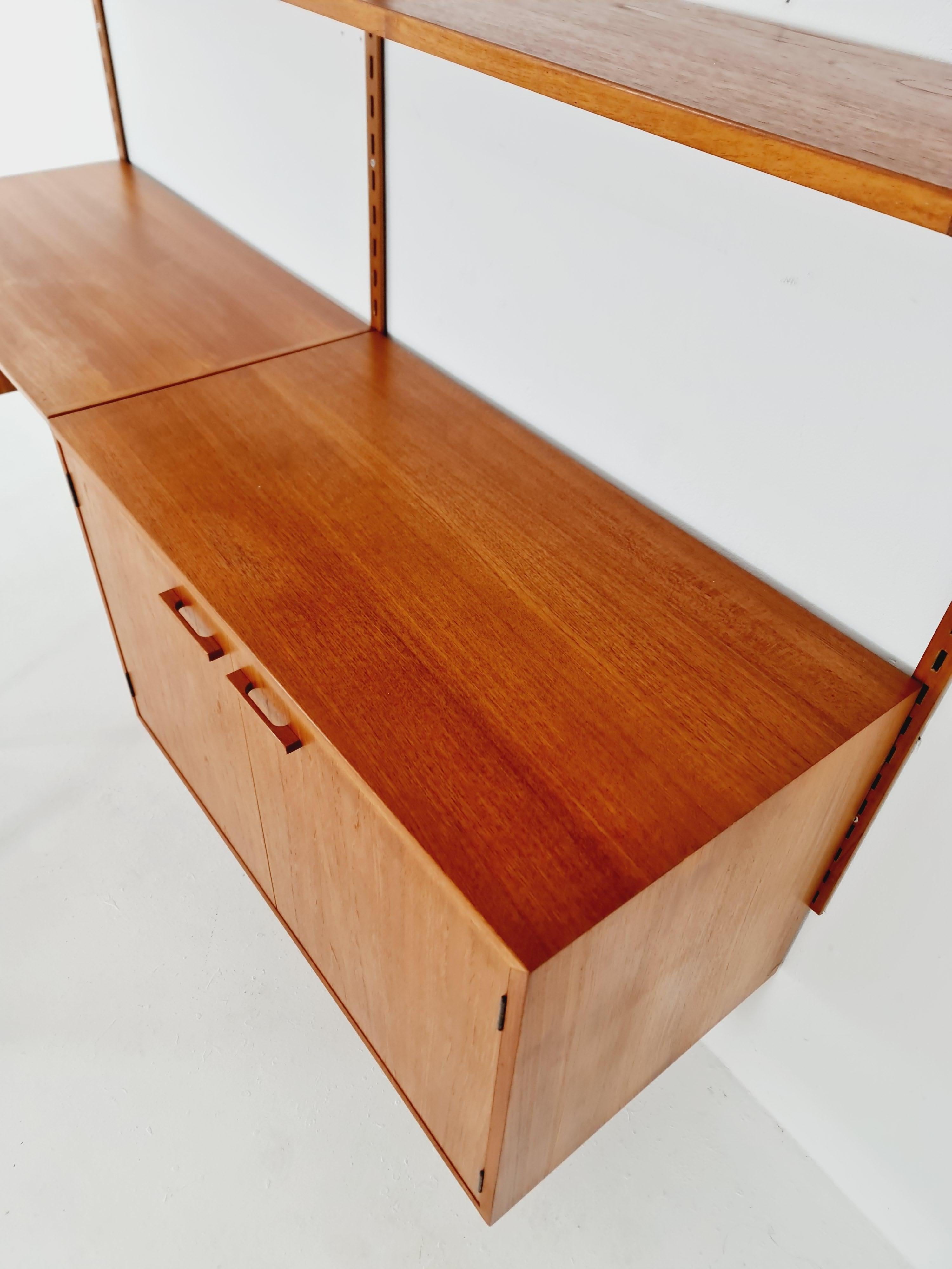 Teak Sistema di scaffali modulari in teak di Kai Kai per FH Möbel , Danimarca, anni '60 in vendita