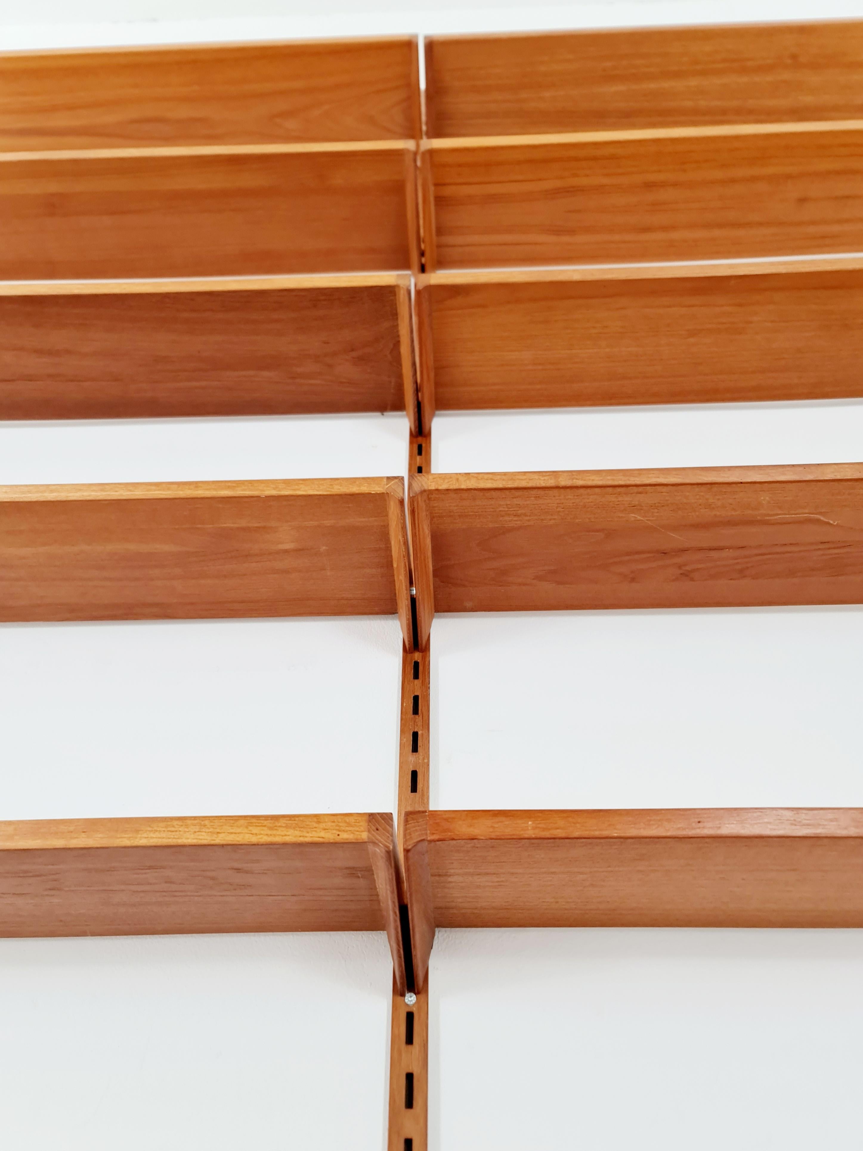 Teak Sistema di scaffali modulari in teak di Kai Kai per FH Möbel , Danimarca, anni '60 in vendita
