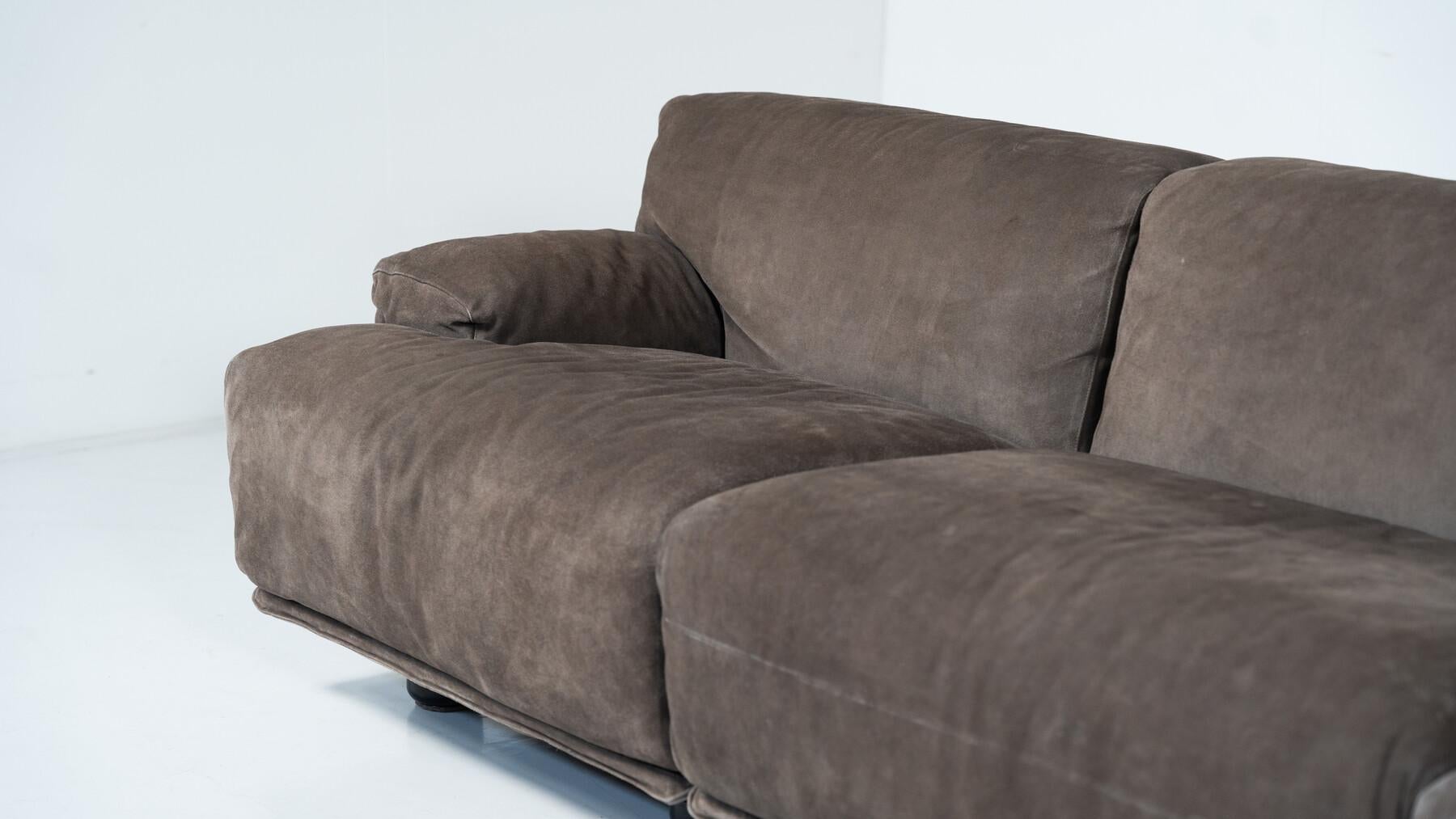 Mid-Century Modern Modular Three-Seater Fiandra Sofa by Vico Magistretti, Cassina - Original Fabric For Sale