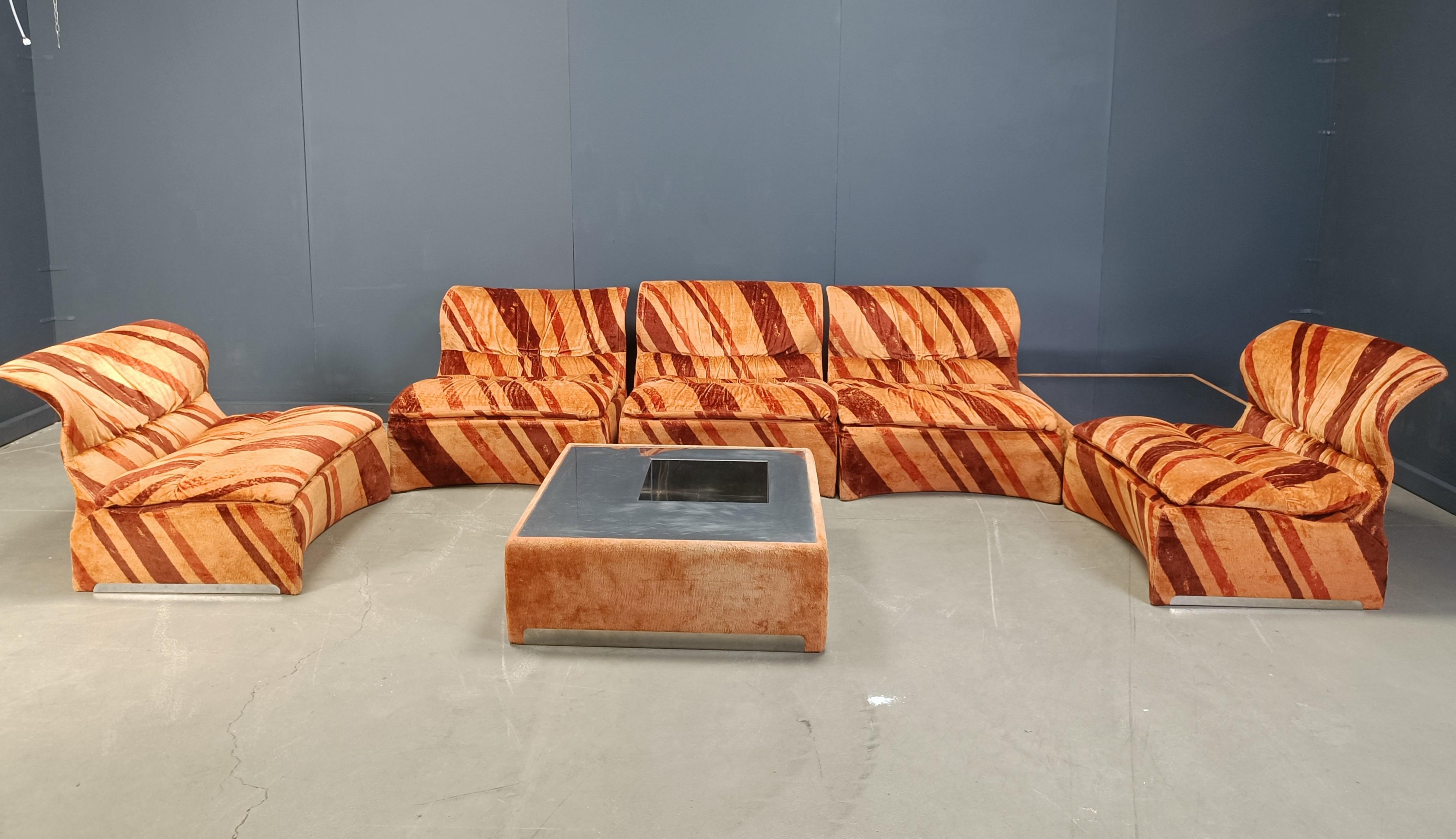 Modular Vela Bassa Sofa set by Giovanni Offredi for Saporiti, Set of 7 - 1970s In Good Condition For Sale In Leuven, Vlaams Gewest