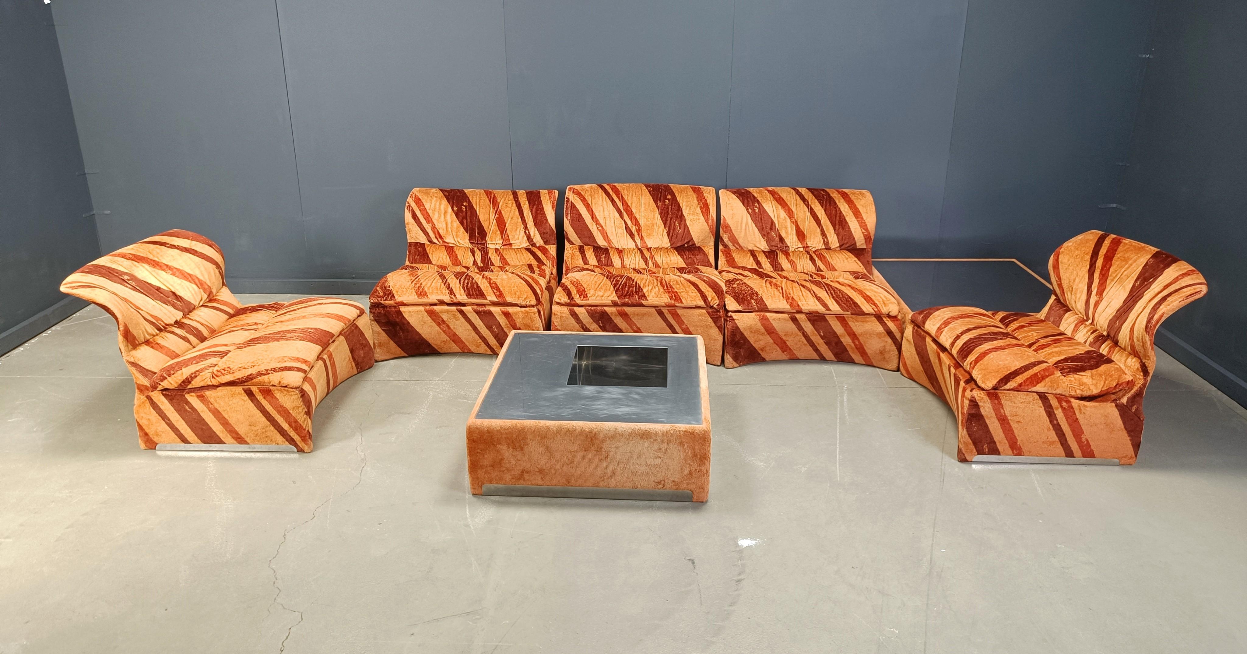 Late 20th Century Modular Vela Bassa Sofa set by Giovanni Offredi for Saporiti, Set of 7 - 1970s For Sale