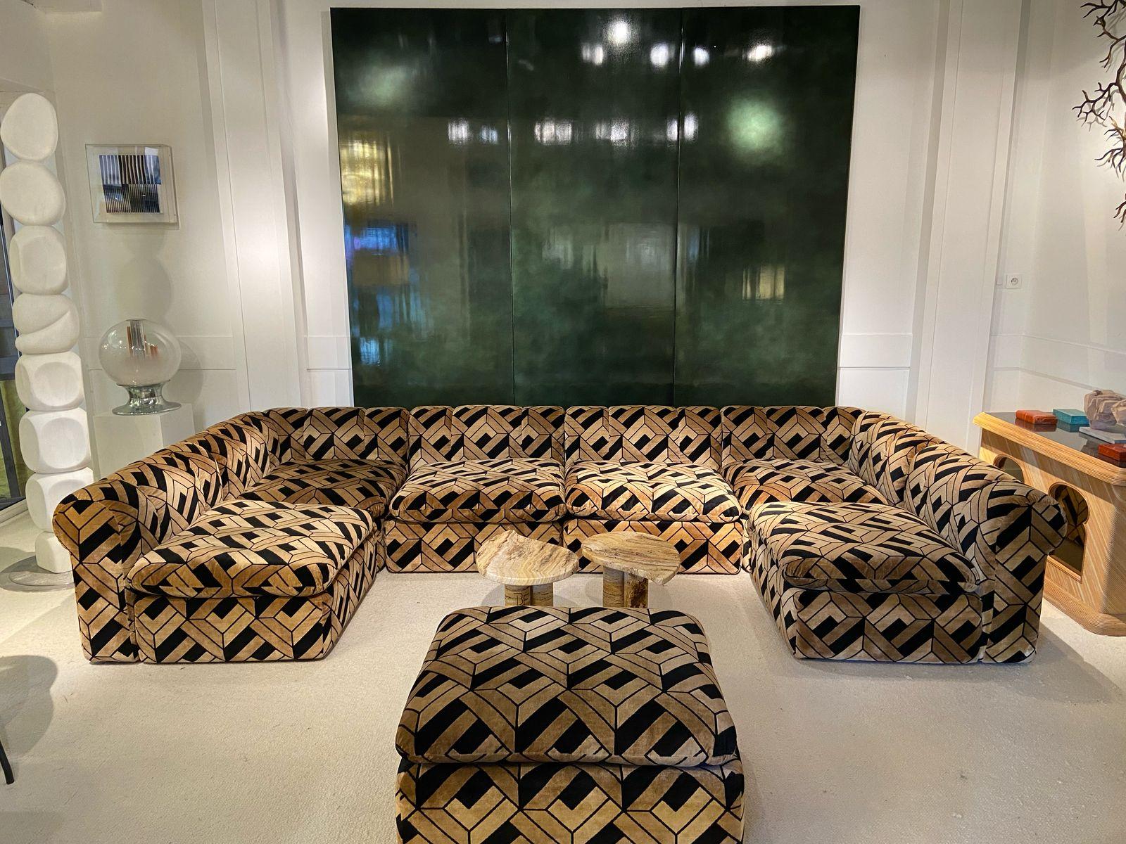 Modular Velvet Sofa – 1970s
Vintage modular design sofa 'Geometric Pattern'.  
7 elements, including 6 seat elements and 1 footrests. 
France, circa 1970.
L. 343 cm, W. 168 cm, D. 70 cm, H. 65 cm