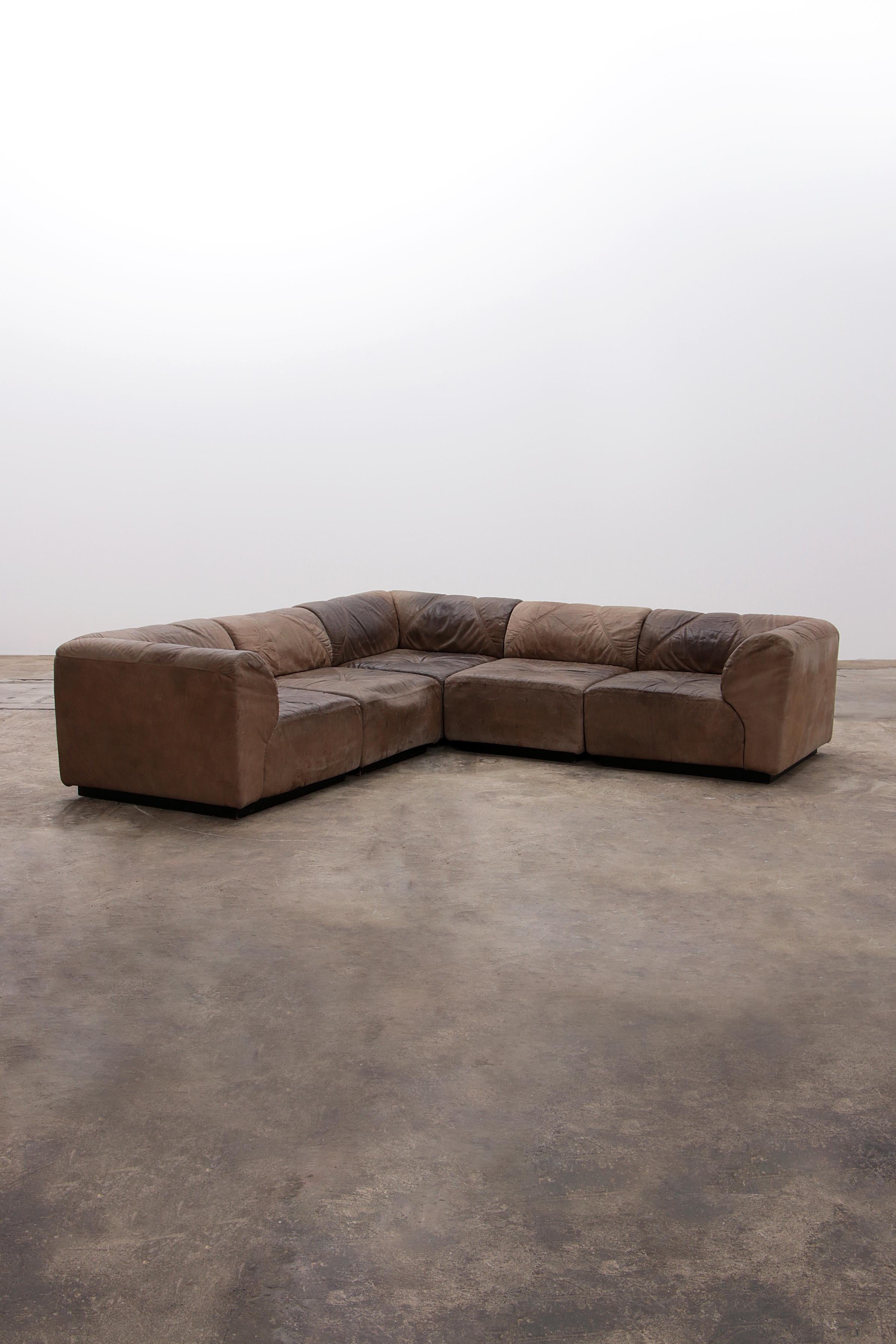 Modular Vintage Leather Sofa by Bernd Münzebrock for Walter Knoll


Discover the timeless elegance and exceptional comfort of the modular vintage leather sofa designed by Bernd Münzebrock for Walter Knoll. Crafted in Germany in the 1970s, this