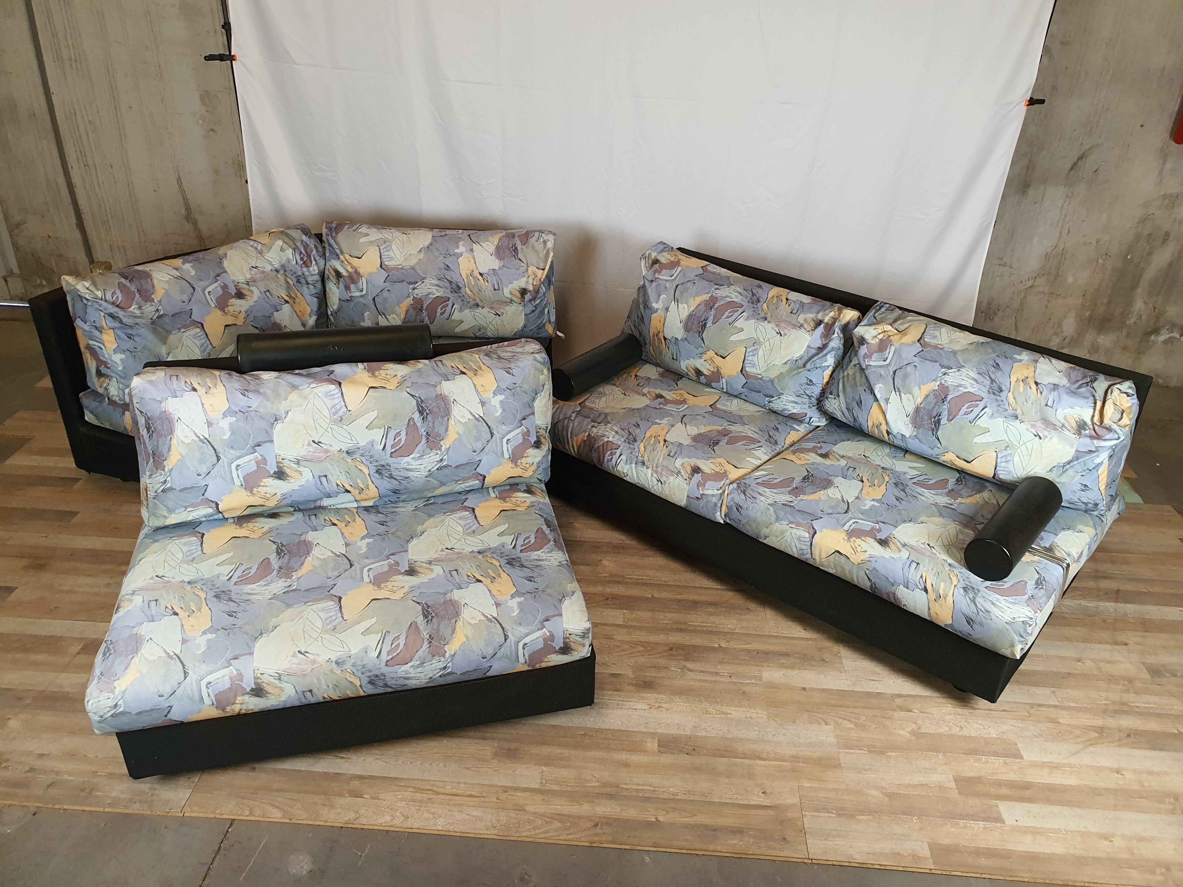 Elegant 70s/80s sofa of Italian production with removable cushions, headrest and armrests.

It consists of three pieces, a single seat, a corner seat and a double section.

All the cushions have removable covers and the two armrests, as well as