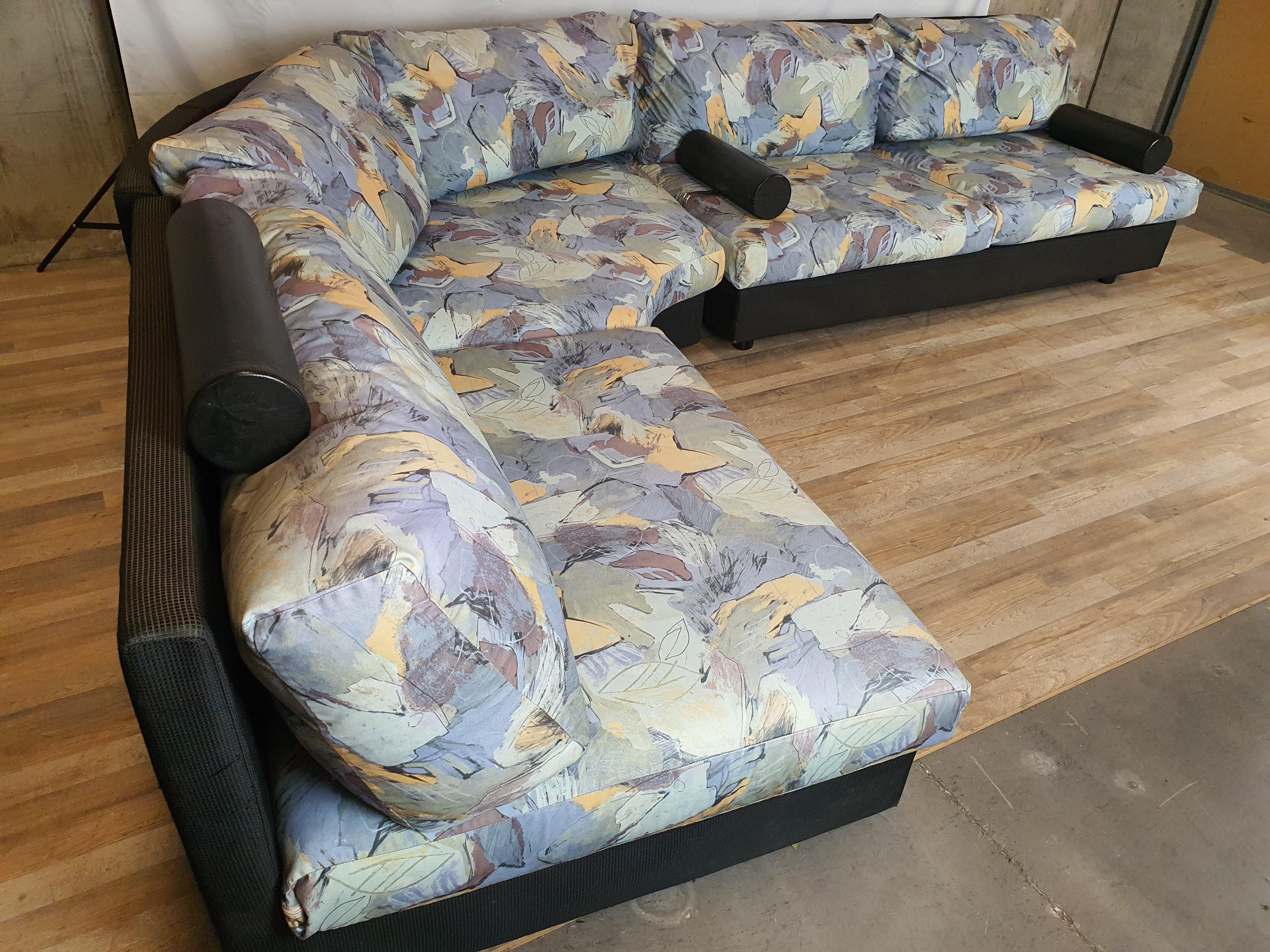 Modulares Vintage-Sofa mit Kissen und Armlehnen (Moderne) im Angebot