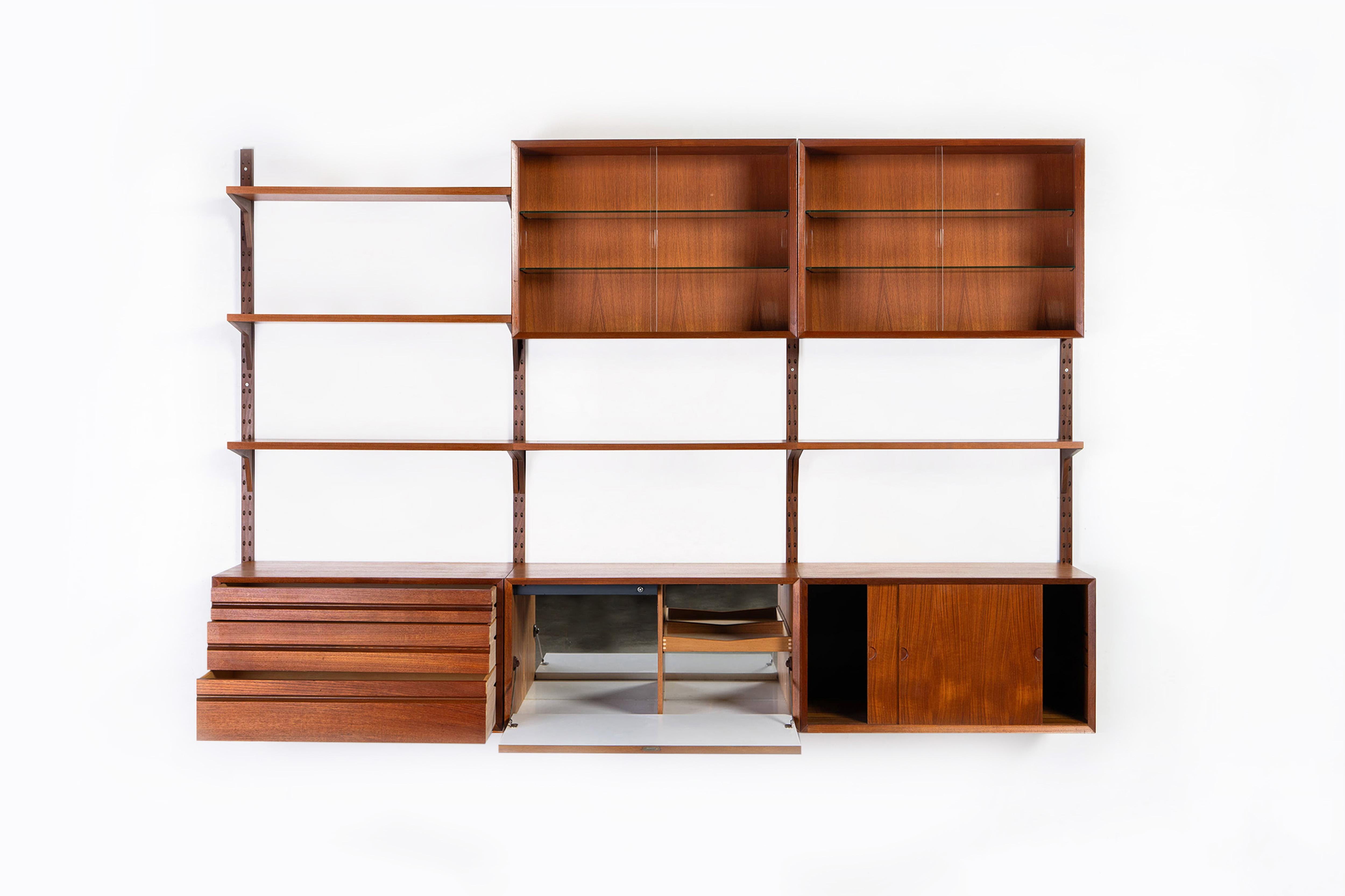 Danish modular wall unit by Poul Cadovius for CADO, Denmark 1960s. This teak setup has two storage cabinets, one drawer cabinet, two display cabinets and five bookshelves. Always adaptable and further expandable.

Dimensions:
W: 244 cm
D: 40,5 cm
H:
