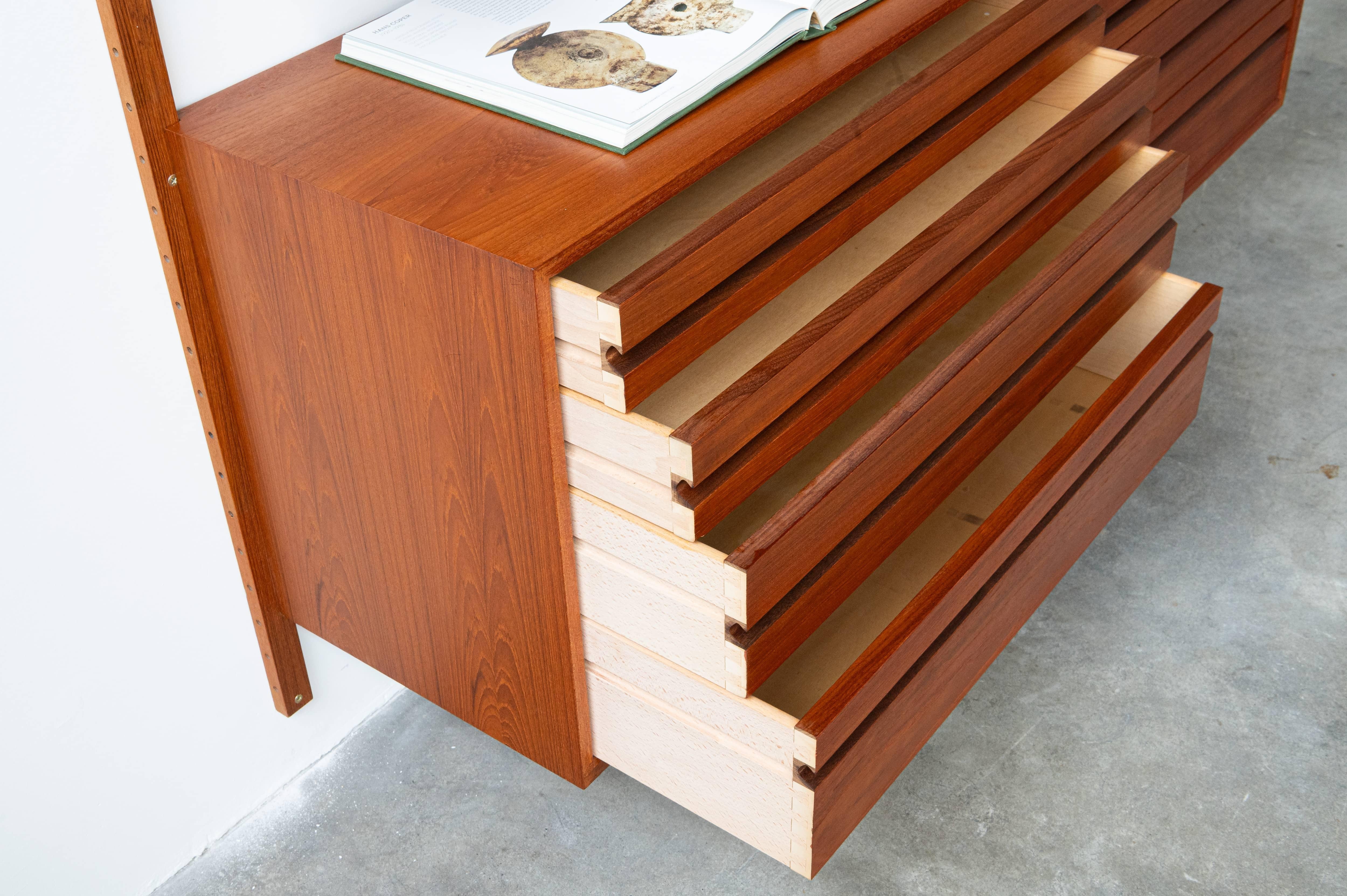 Metallo Pensile modulare di Poul Cadovius per Royal System, anni '50 in vendita