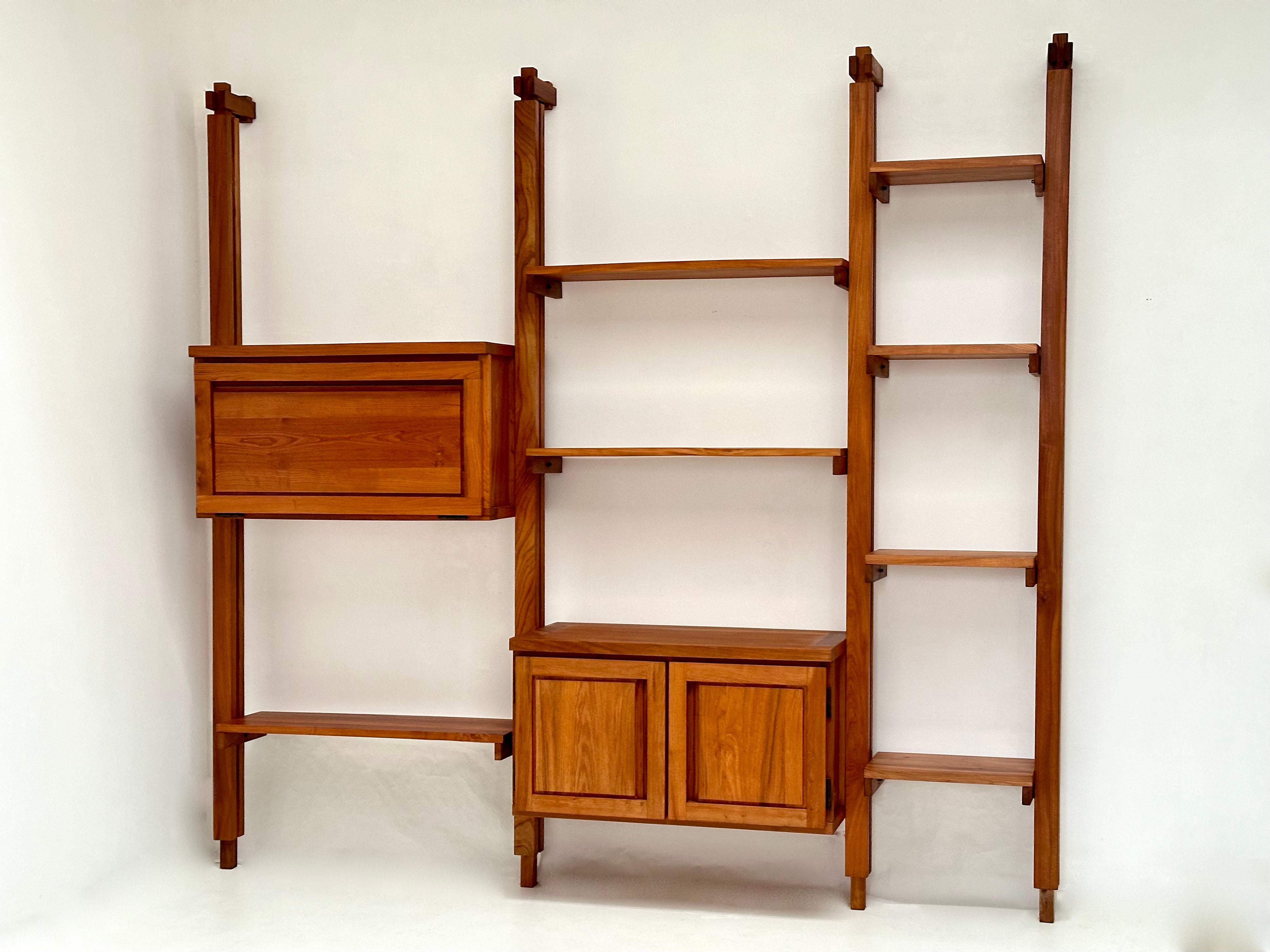 Modular Wall Unit in Solid Elm, France, c. 1980 In Good Condition For Sale In St Ouen, FR