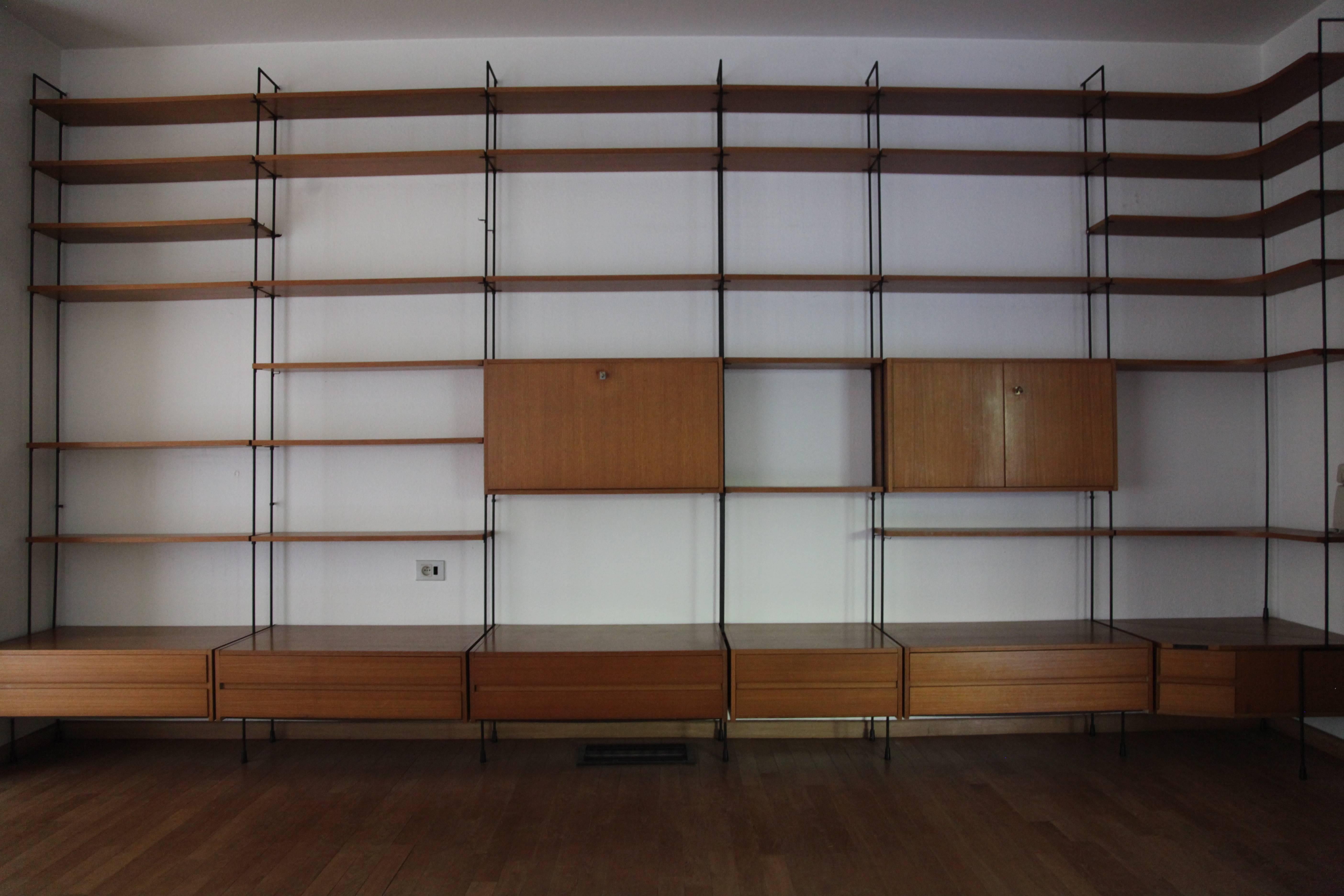 Modular shelving system with corner, version 