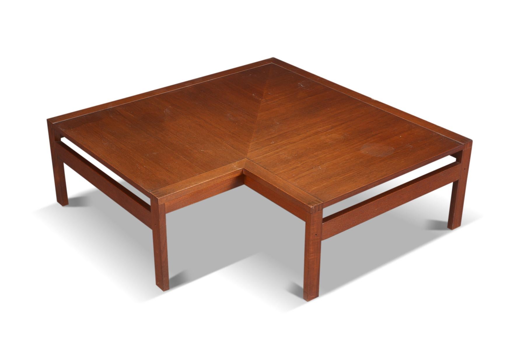 Mid-Century Modern “Moduline” Corner Table In Teak By Ole Gjerløv Knudsen + Torben Lind For Sale