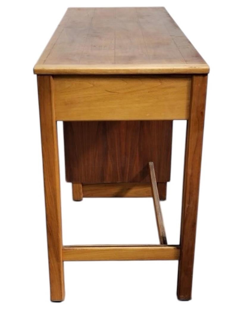 Modulus by Drexel Mid Century Modern Desk In Excellent Condition For Sale In Pasadena, CA