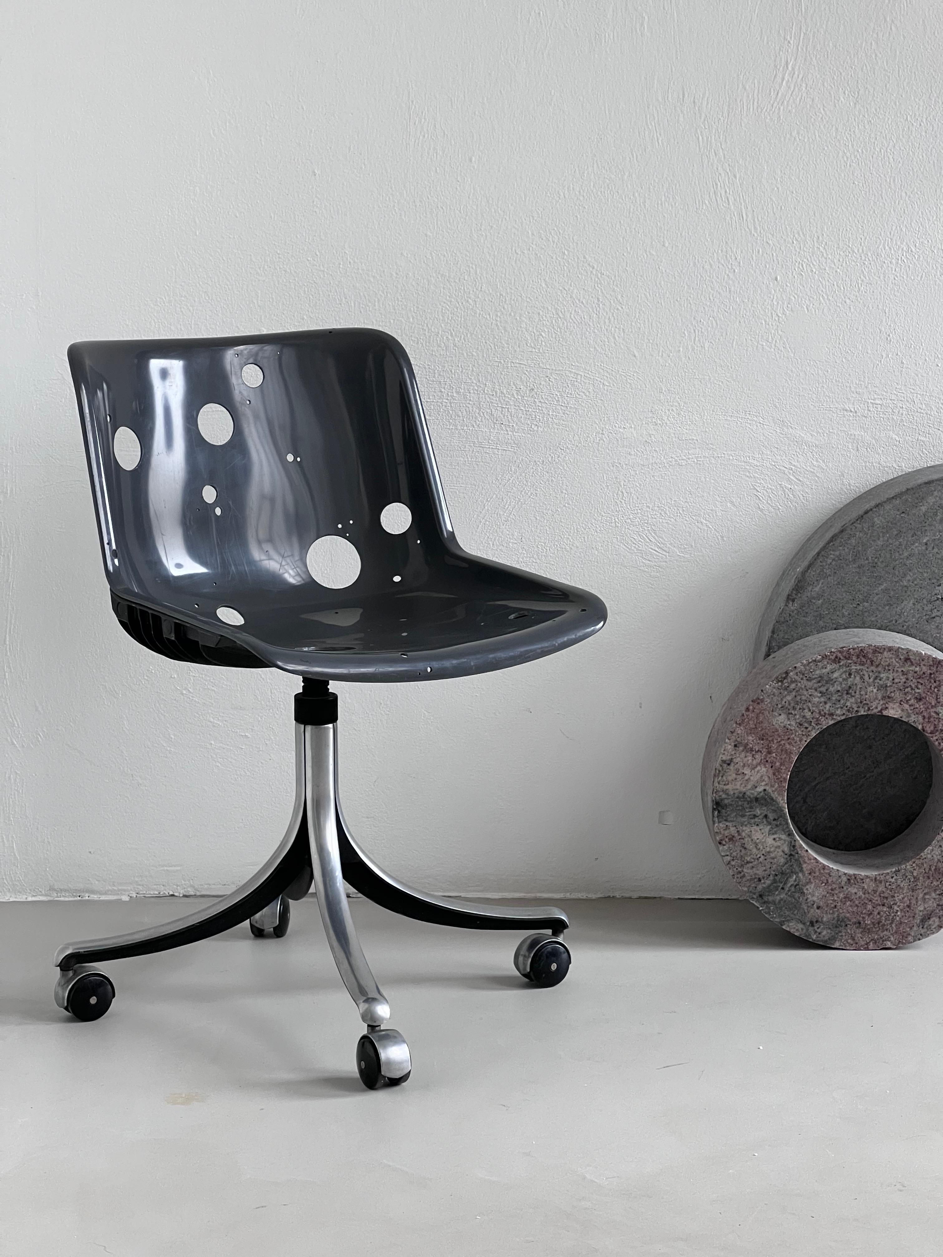 Art Chair - Mid Century Office Chair - Osvaldo Borsani Seating customized by Spinzi Milano - One off piece - Art Design- Hand made - 

Osvaldo Borsani was an influential designer of the Italian 20th century: he created pieces the likes of the P40