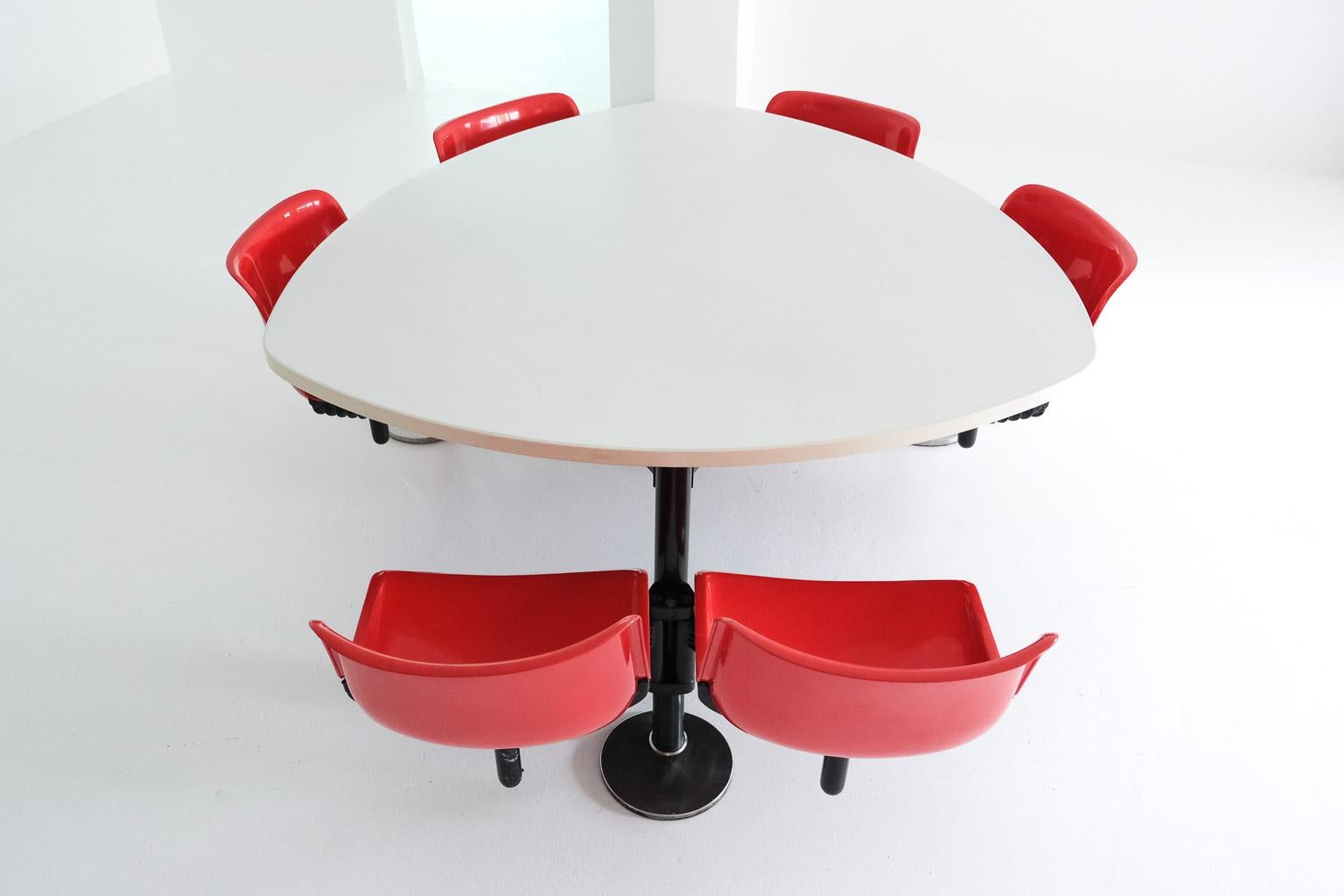 Modus triangular table + integrated swivelling chairs by Osvaldo Borsani, Tecno For Sale 8