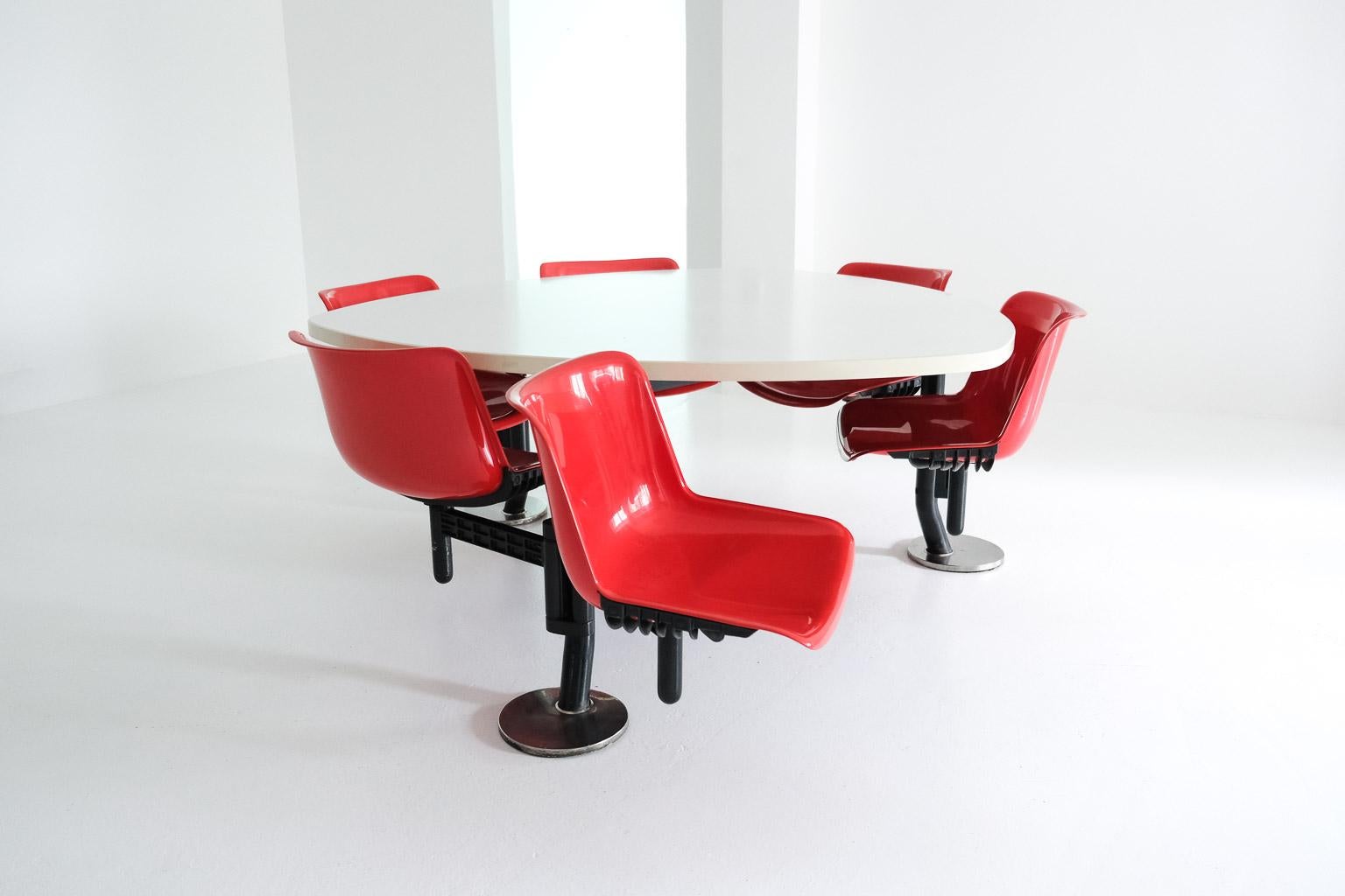 Italian Modus triangular table + integrated swivelling chairs by Osvaldo Borsani, Tecno For Sale