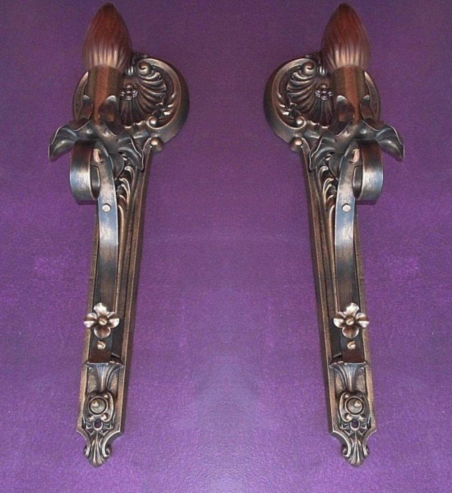 Americano Moe Bridges, scintillio in ghisa a lampadina singola vintage 5 pr disponibili, prezzo per coppia in vendita
