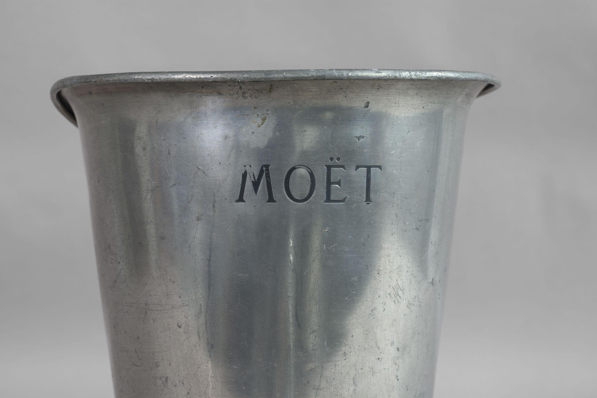 Moet Champagne Bucket In Good Condition For Sale In London, England