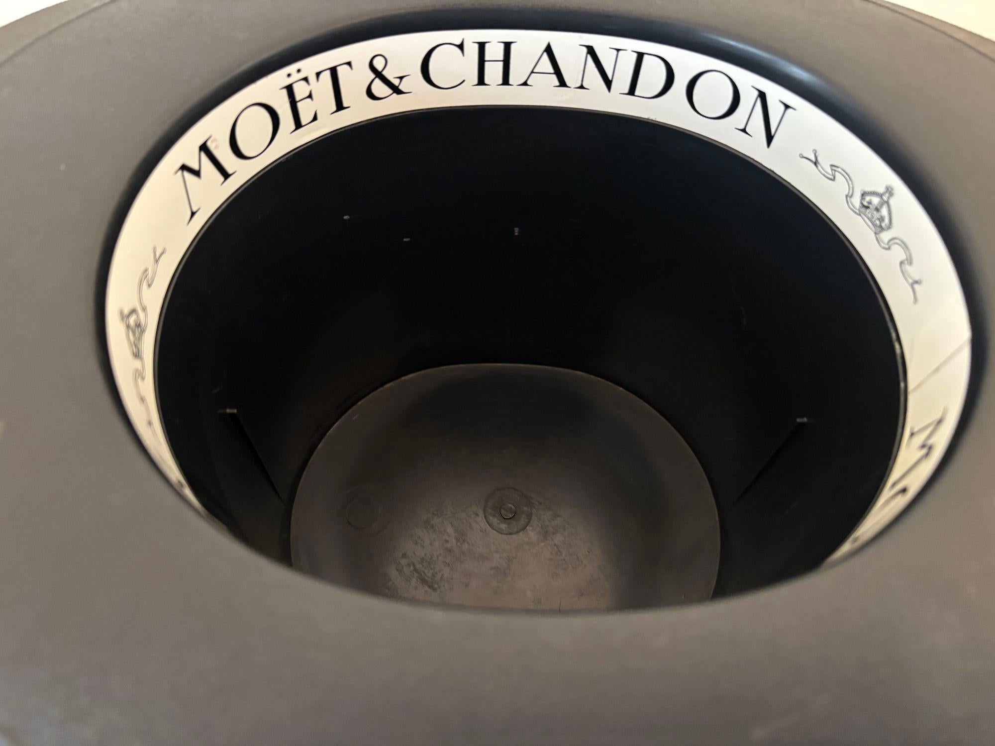 Francese Secchiello da ghiaccio per champagne Moet & Chandon Black Top Hat in vendita