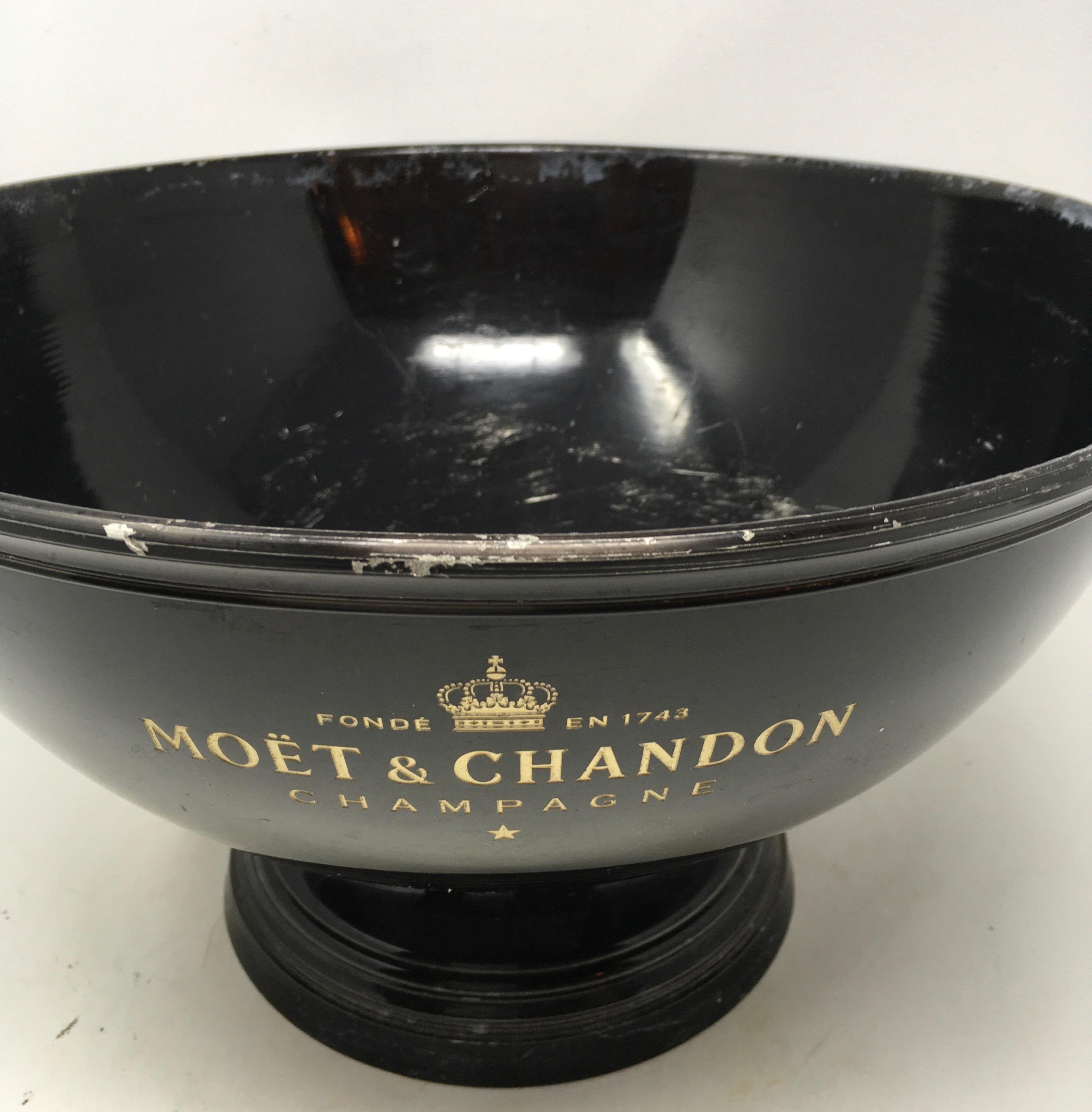 French Moet & Chandon multiple bottle champagne cooler. The cooler sits on a footed base and can accommodate 4-6 champagne bottles.

This piece weighs 8 lb.