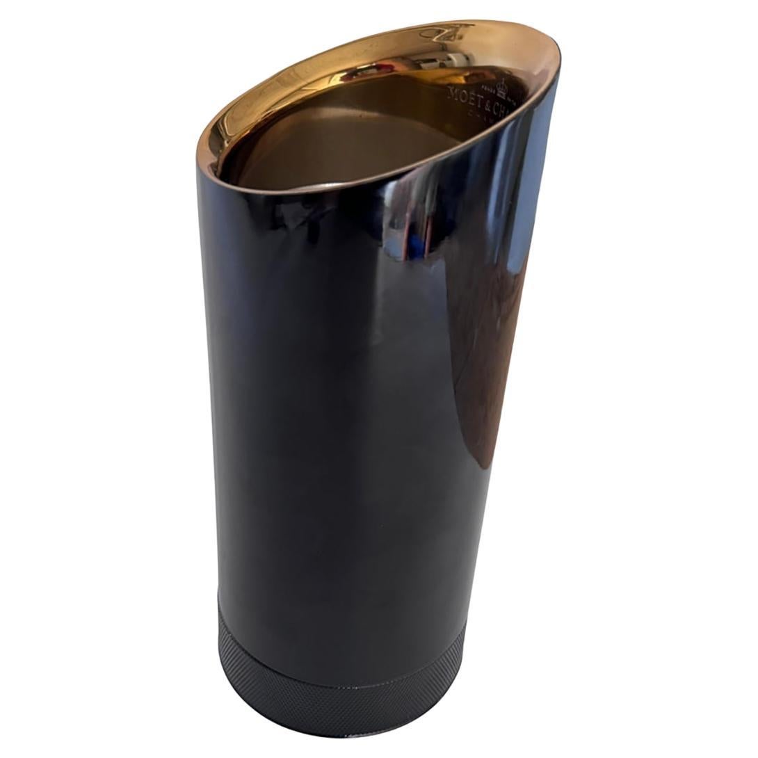 Moet & Chandon Champagne Cooler Metal Black and White Color by Jean Marc Gady.

The object is a metal cylinder, which unscrews, and in which there is another aluminum cylinder, which is put in the freezer at a negative temperature.
Then we replace